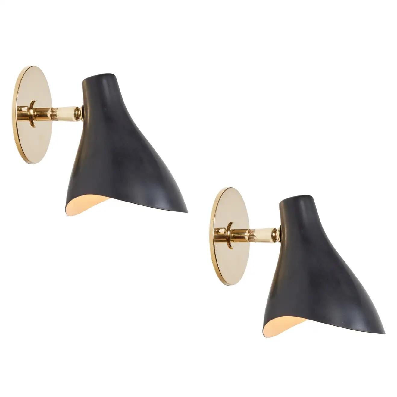 Gino Sarfatti Model #10 sconce in black for Arteluce. Executed in black painted aluminum and custom fabricated period styled brass backplates designed to mount over a standard American j-box for hardwiring. Ball jointed arm allows flexible shade