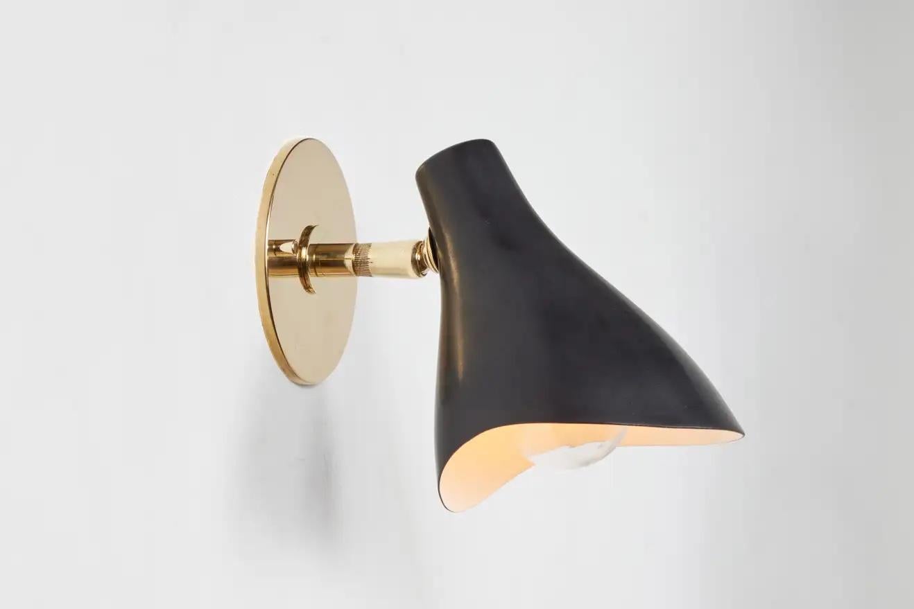 Gino Sarfatti Model #10 Sconce in Black for Arteluce In Good Condition For Sale In Glendale, CA