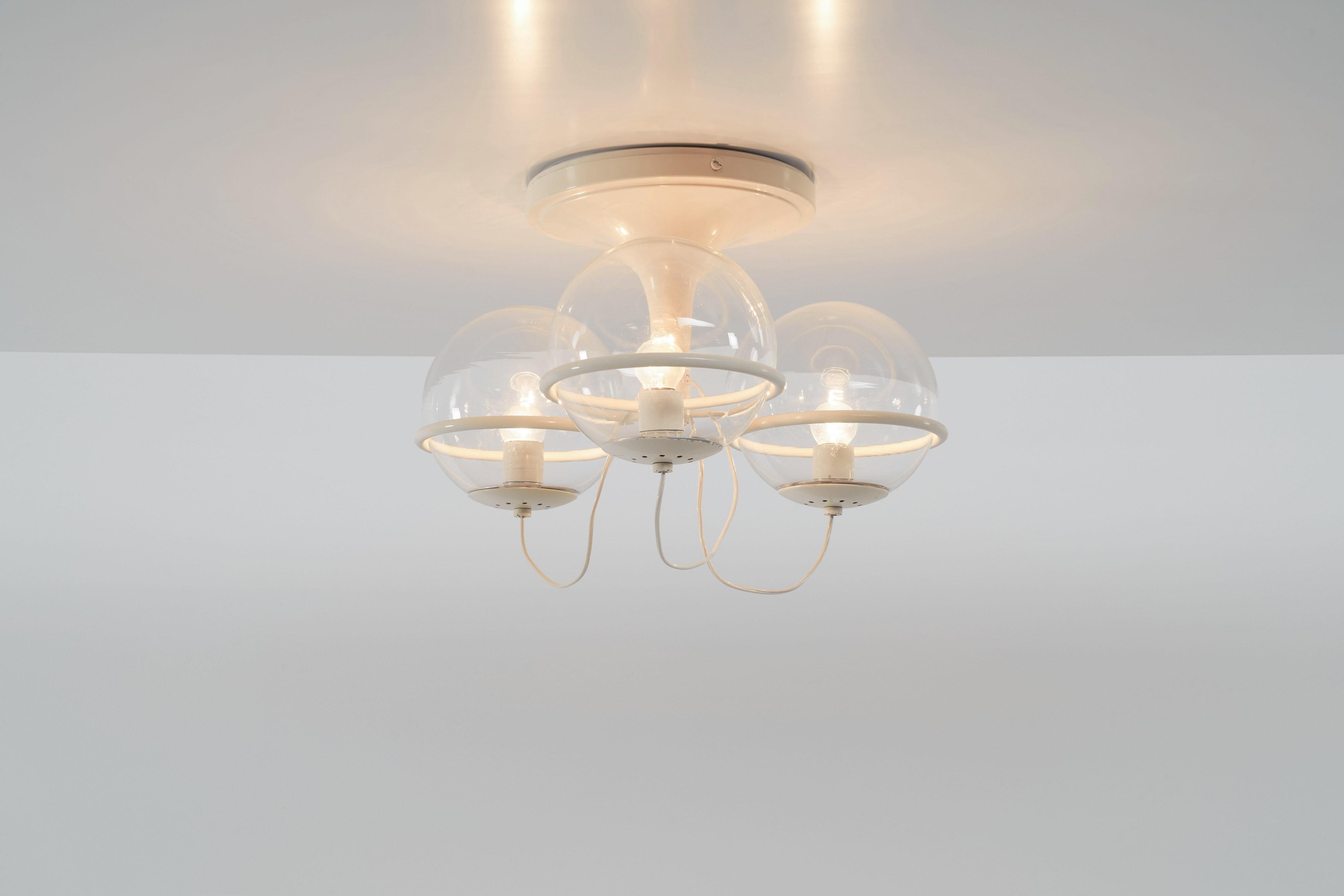 A rare early model 2042/3 ceiling lamp designed by Gino Sarfatti and manufactured by Arteluce, Italy 1960. This version of the 2042 lamp has 3 clear glass globes, the /3 in the model number stands for the number of globes as this lamp exists in