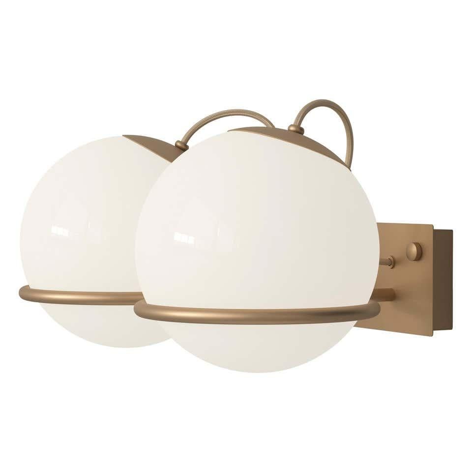 Gino Sarfatti Model 238/2 Wall Lamp in Champagne for Astep In New Condition For Sale In Glendale, CA