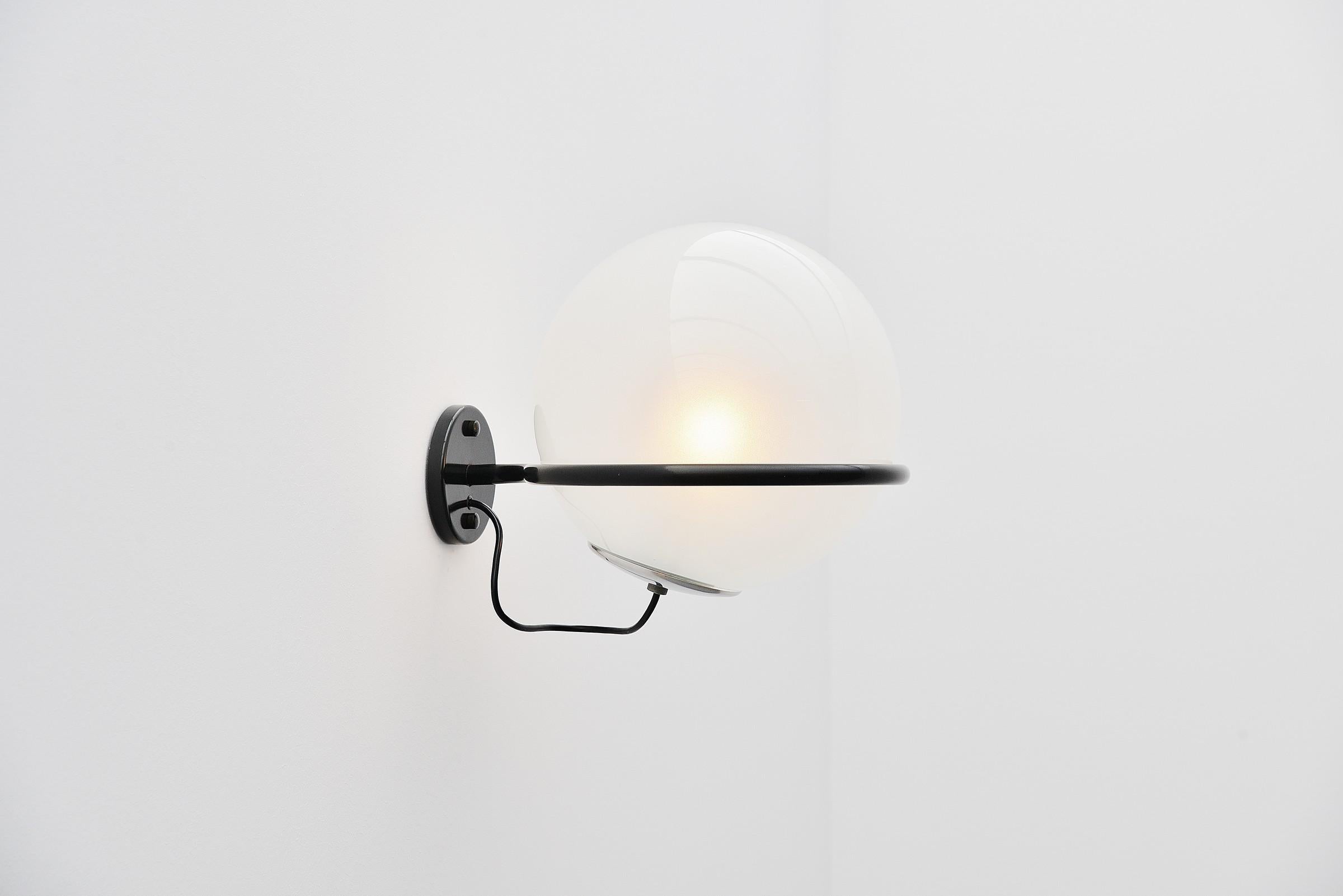 Mid-Century Modern Gino Sarfatti Model 239/1 Wall Lamp Arteluce 1970