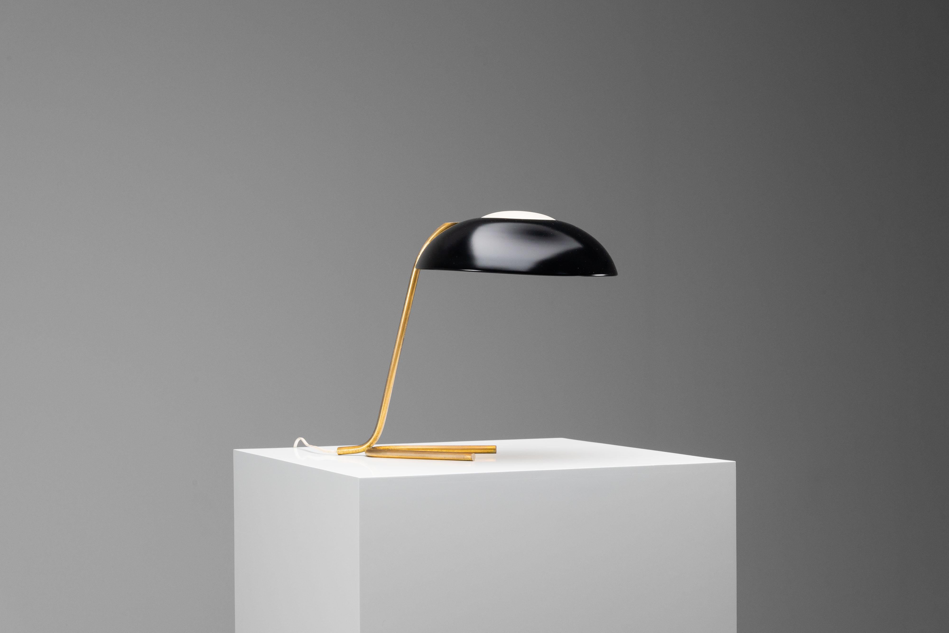 Mid-Century Modern Lampe de table Gino Sarfatti modèle 518 Arteluce Italie 1941 en vente