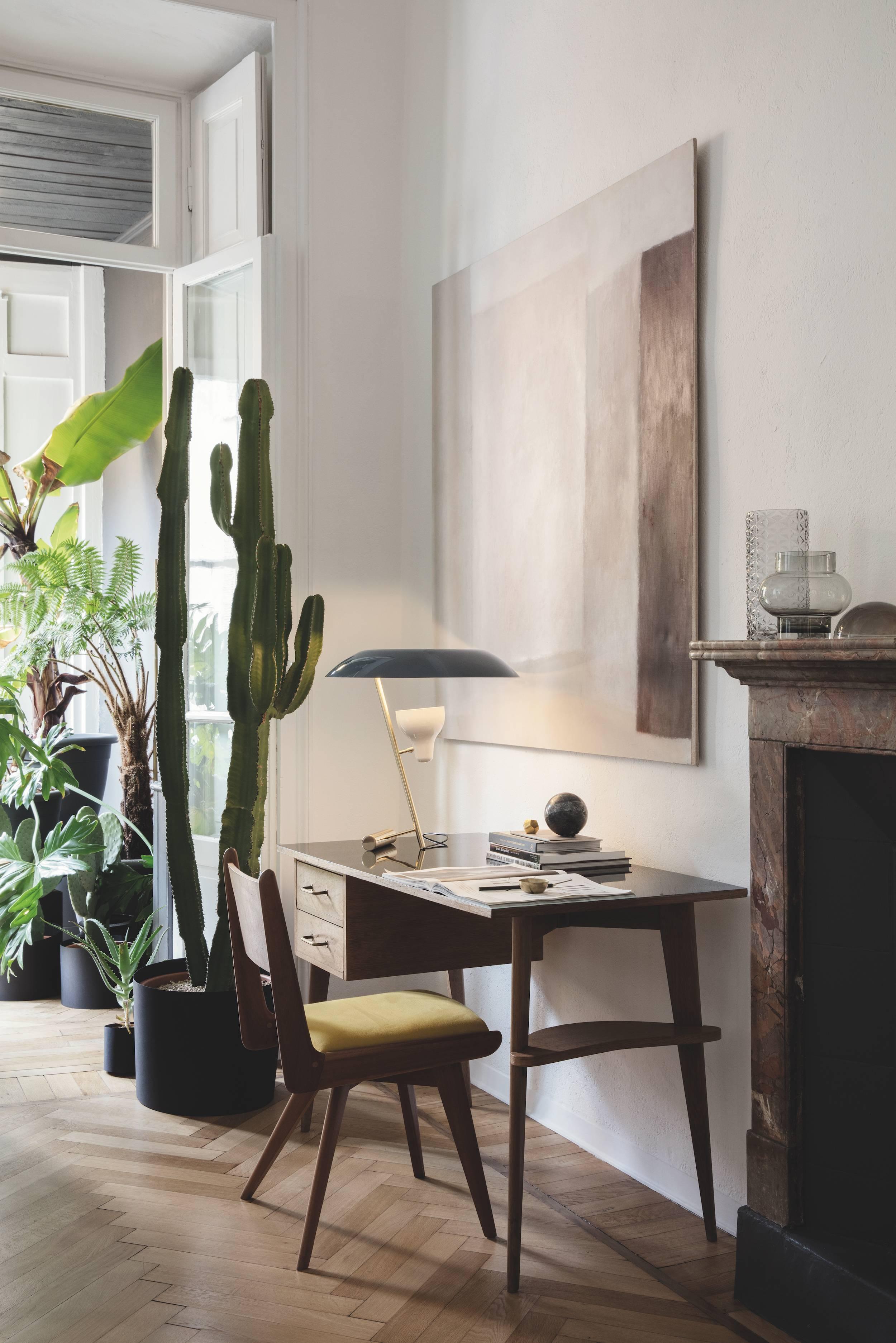 Mid-Century moderno Lampada da tavolo Gino Sarfatti modello #548 in grigio e ottone lucido in vendita