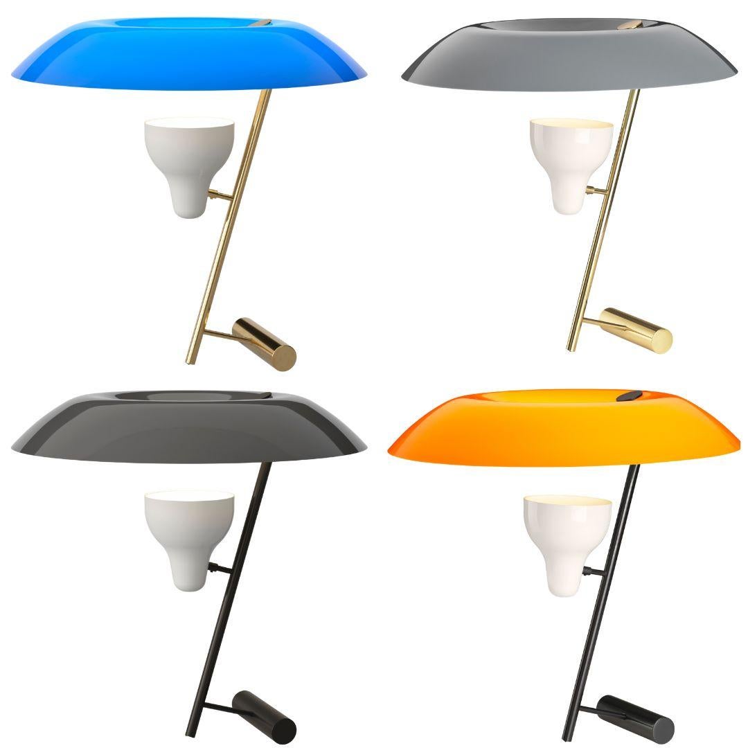 Dipinto Lampada da tavolo Gino Sarfatti modello #548 in grigio e ottone lucido in vendita