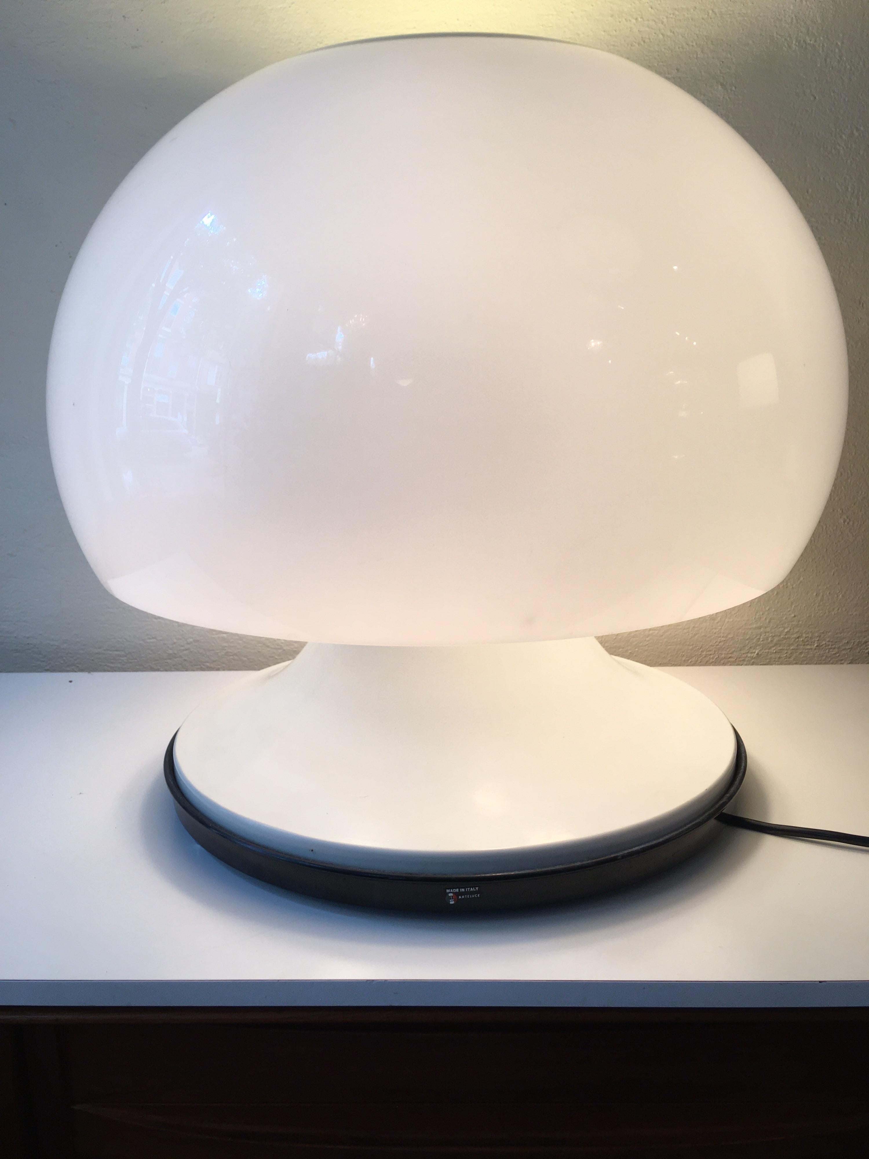 Italian Gino Sarfatti Model 596 Table Lamp for Arteluce For Sale