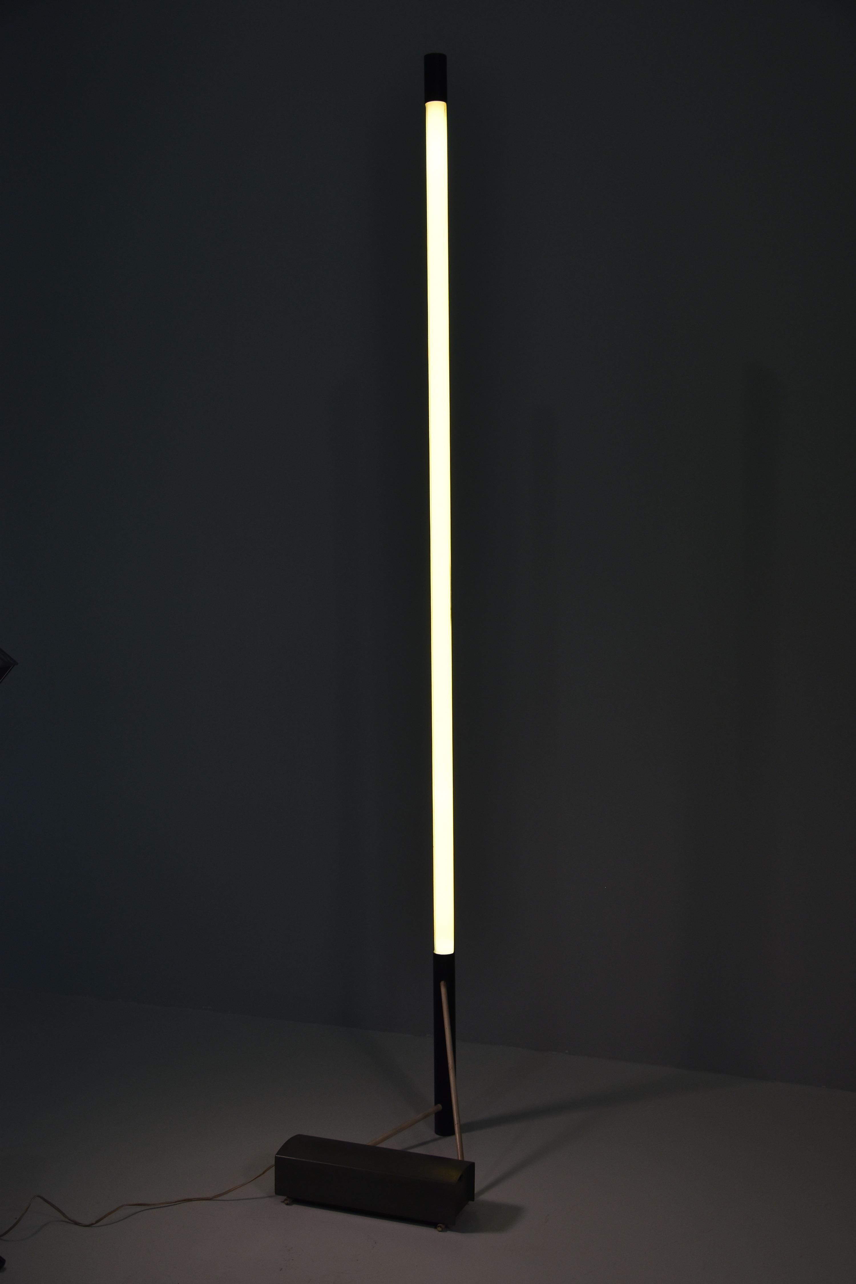 Gino Sarfatti N°1063 Arteluce Floor Lamp in Black In Excellent Condition In Rovereta, SM
