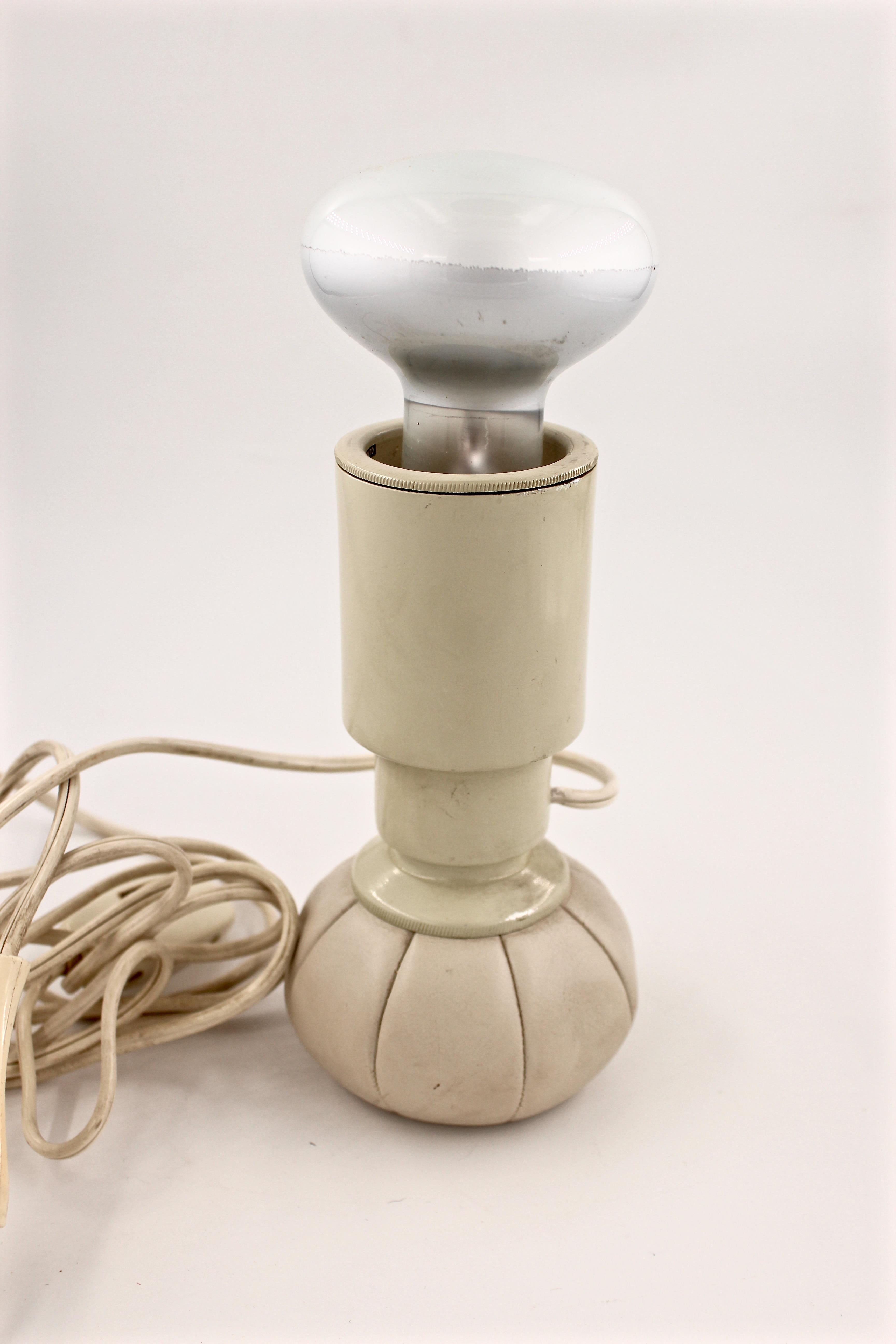 Gino Sarfatti off White 600 Table Lamp for Arteluce, Italy, 1960 5
