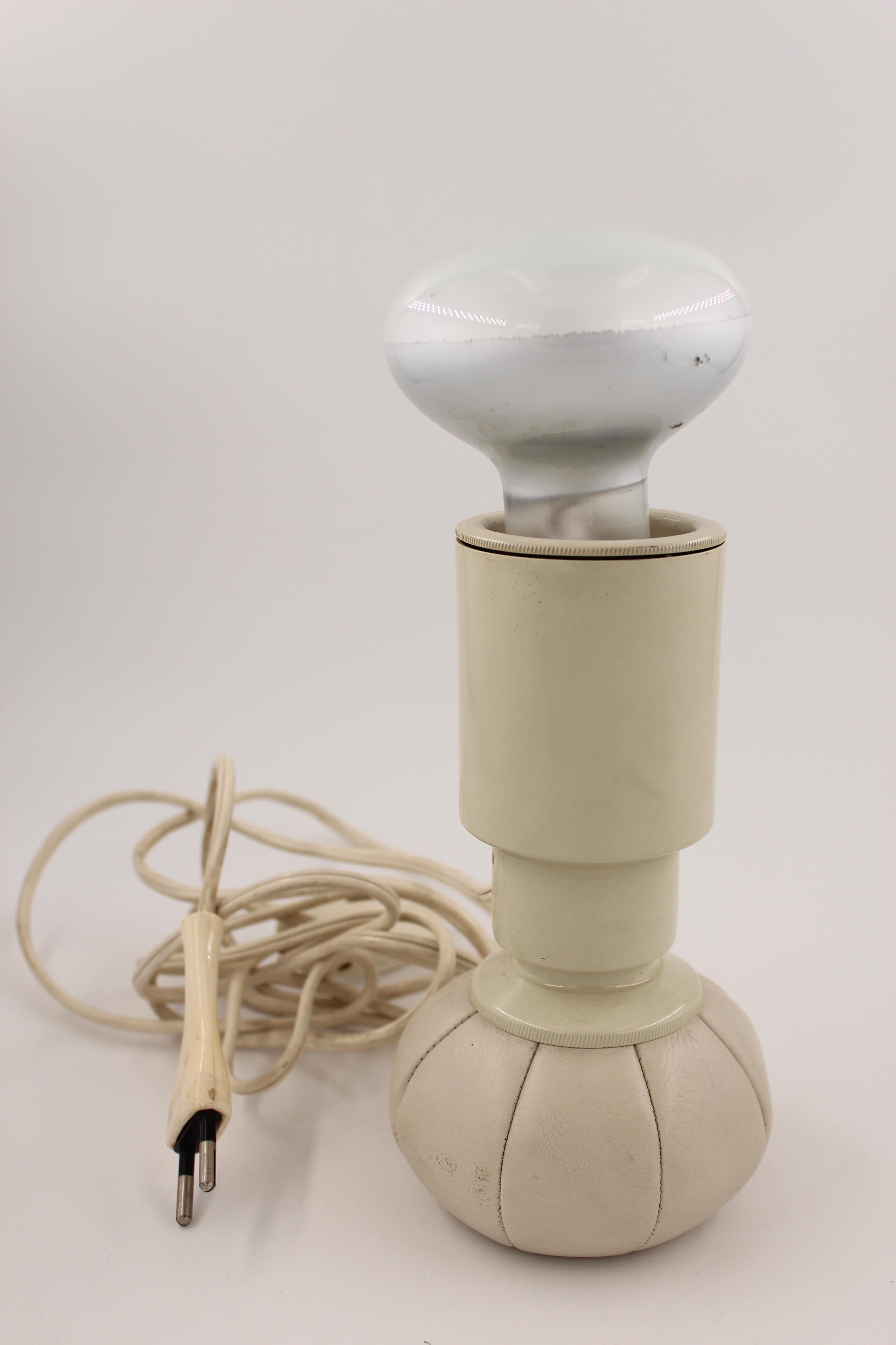 Gino Sarfatti off White 600 Table Lamp for Arteluce, Italy, 1960 1