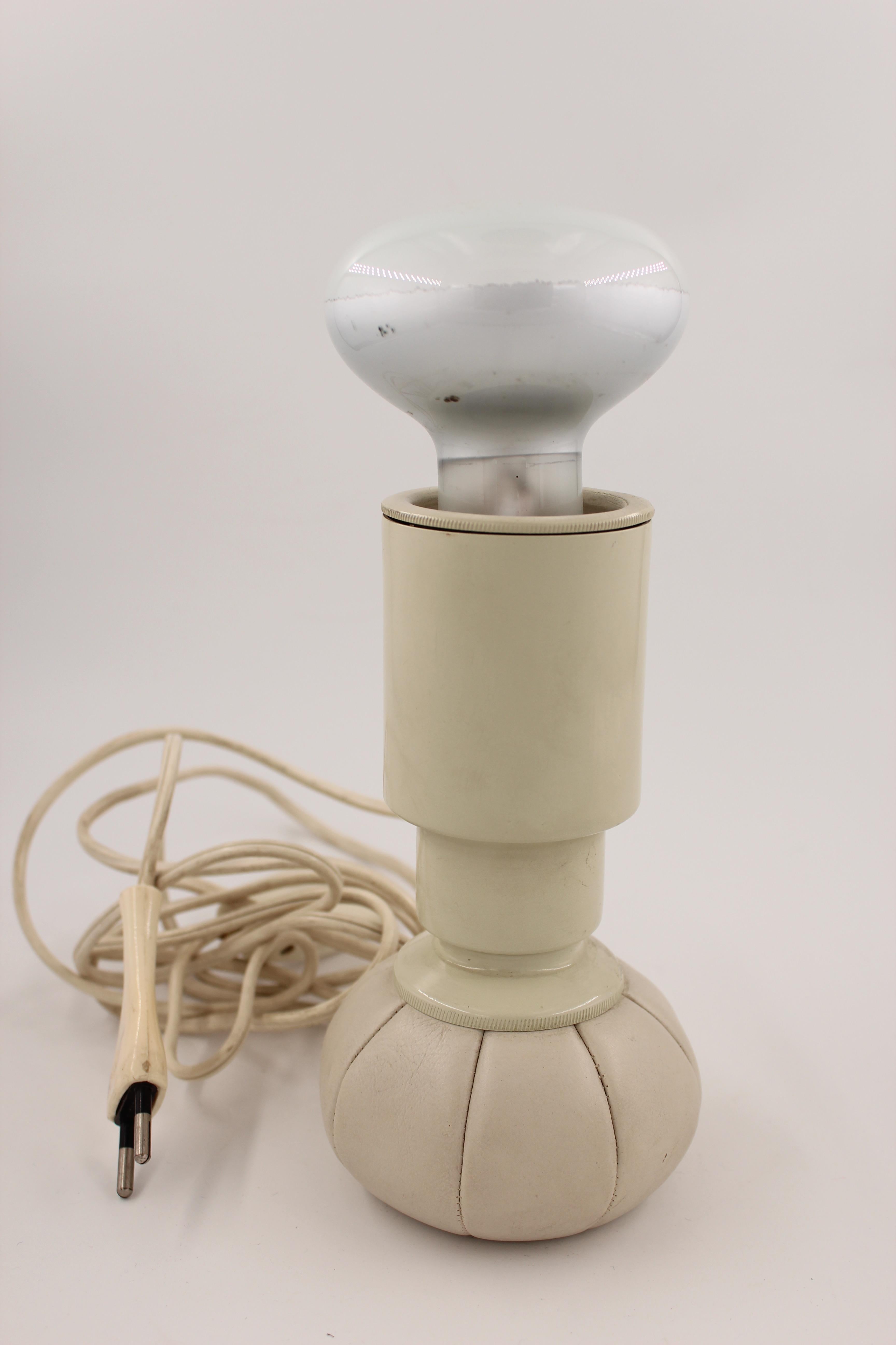 Gino Sarfatti off White 600 Table Lamp for Arteluce, Italy, 1960 2