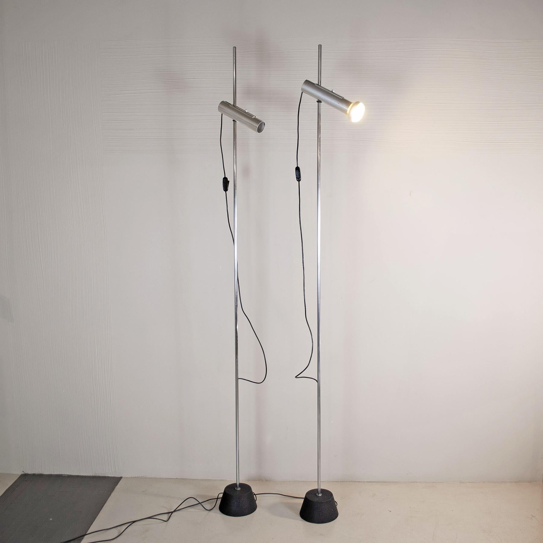 Gino Sarfatti Paar Stehlampen Modell 1074 1950er Jahre (Mitte des 20. Jahrhunderts)