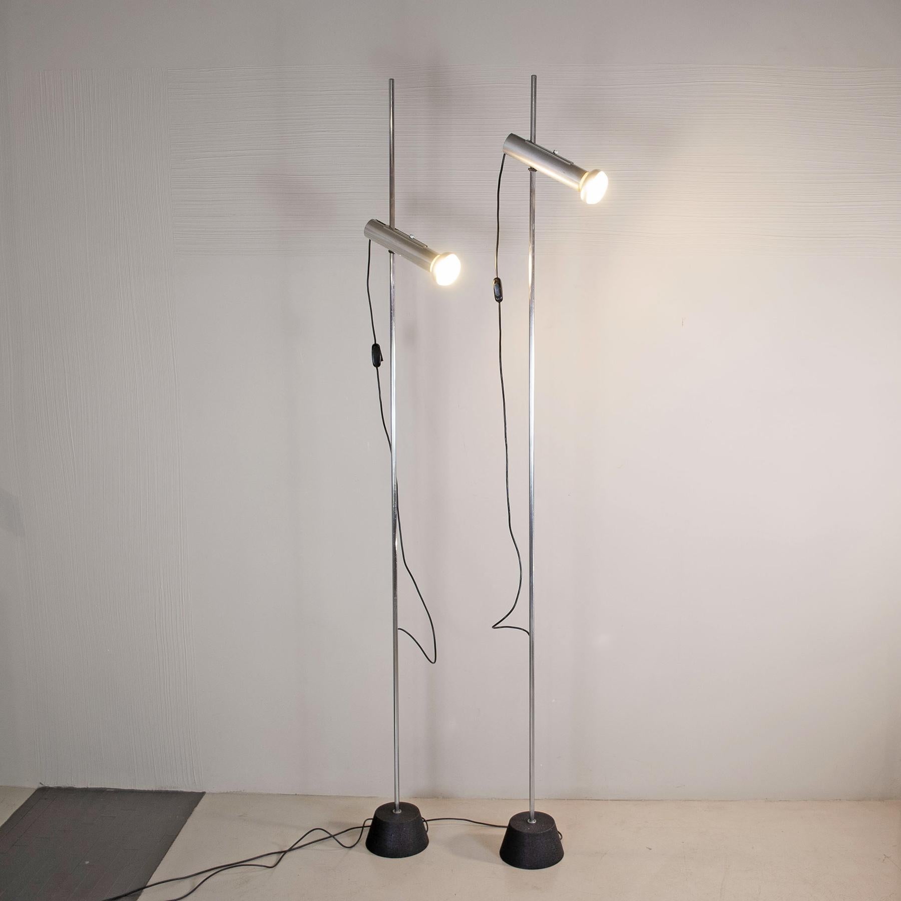 Aluminum Gino Sarfatti pair of floor lamps model 1074 1950s For Sale