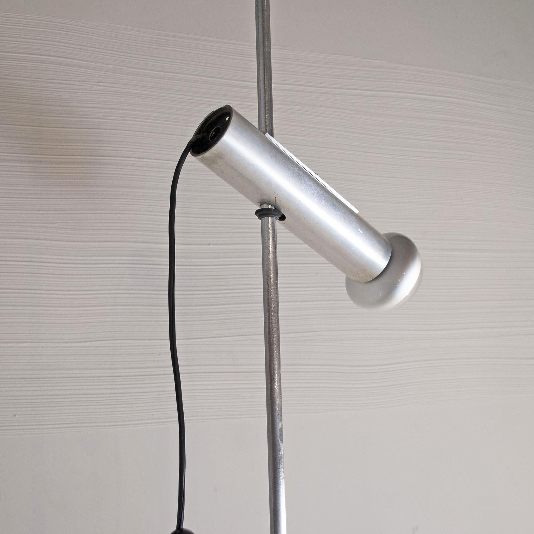 Gino Sarfatti pair of floor lamps model 1074 1950s For Sale 2