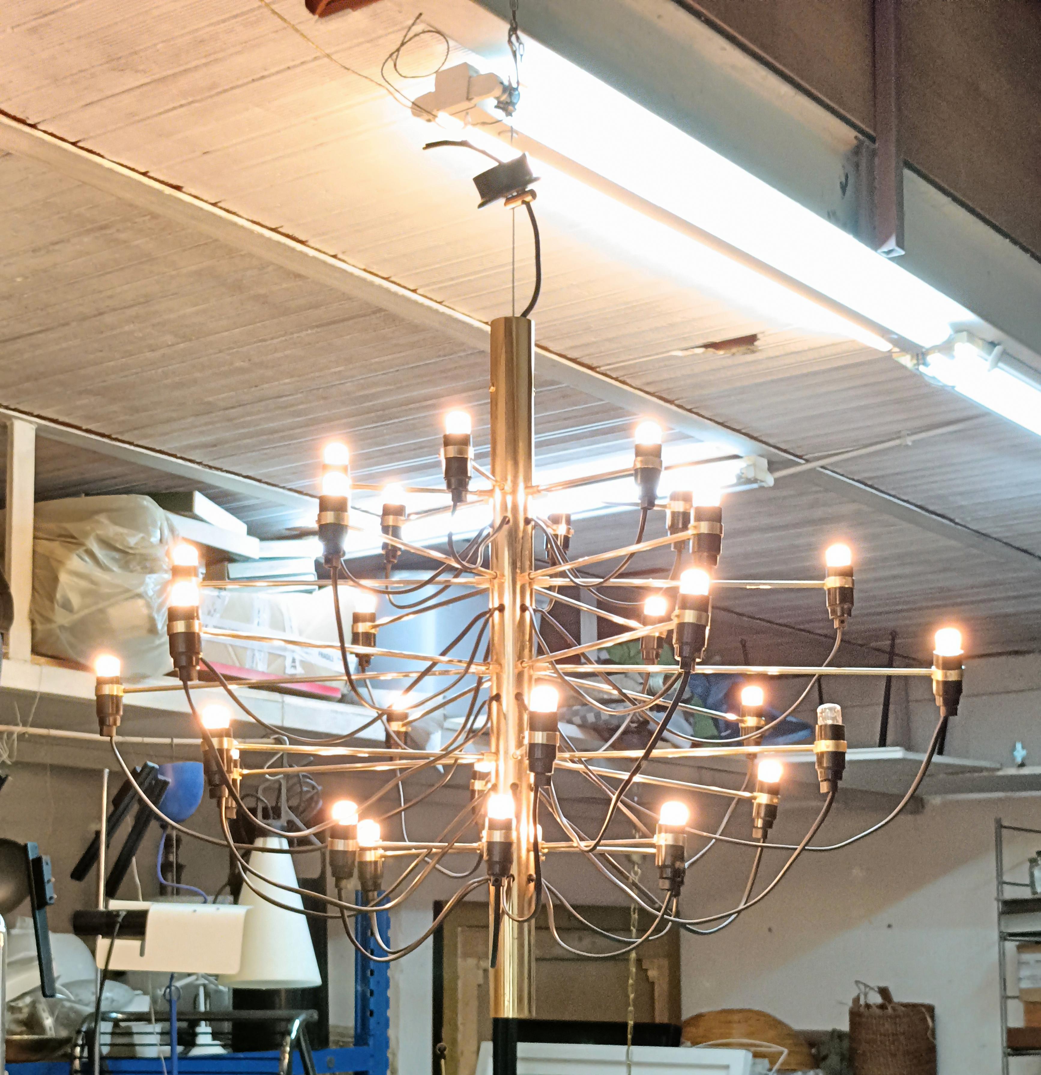 Gino Sarfatti para Arteluce Lámpara de araña '2097/30', Italia Años 60 Italian en venta