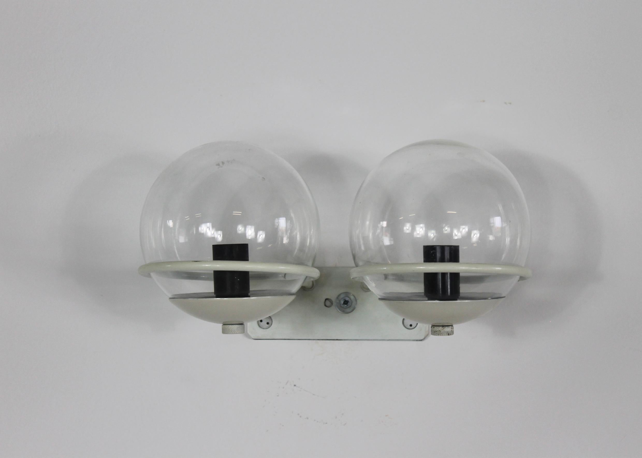 Lacquered Gino Sarfatti Set of Two Wall Lamps 238/2 in Aluminium and Glass by Arteluce 60s For Sale