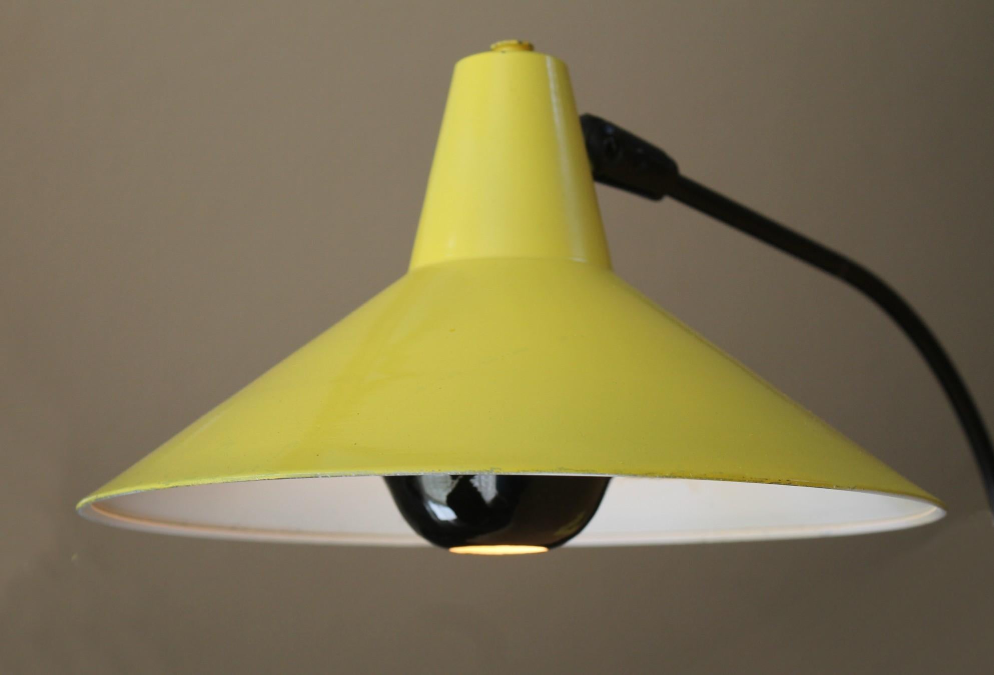 Gino Sarfatti Stilnovo Mid Century Modern Italian Desk Lamp! 1950er Gelb Selten! (Moderne der Mitte des Jahrhunderts) im Angebot