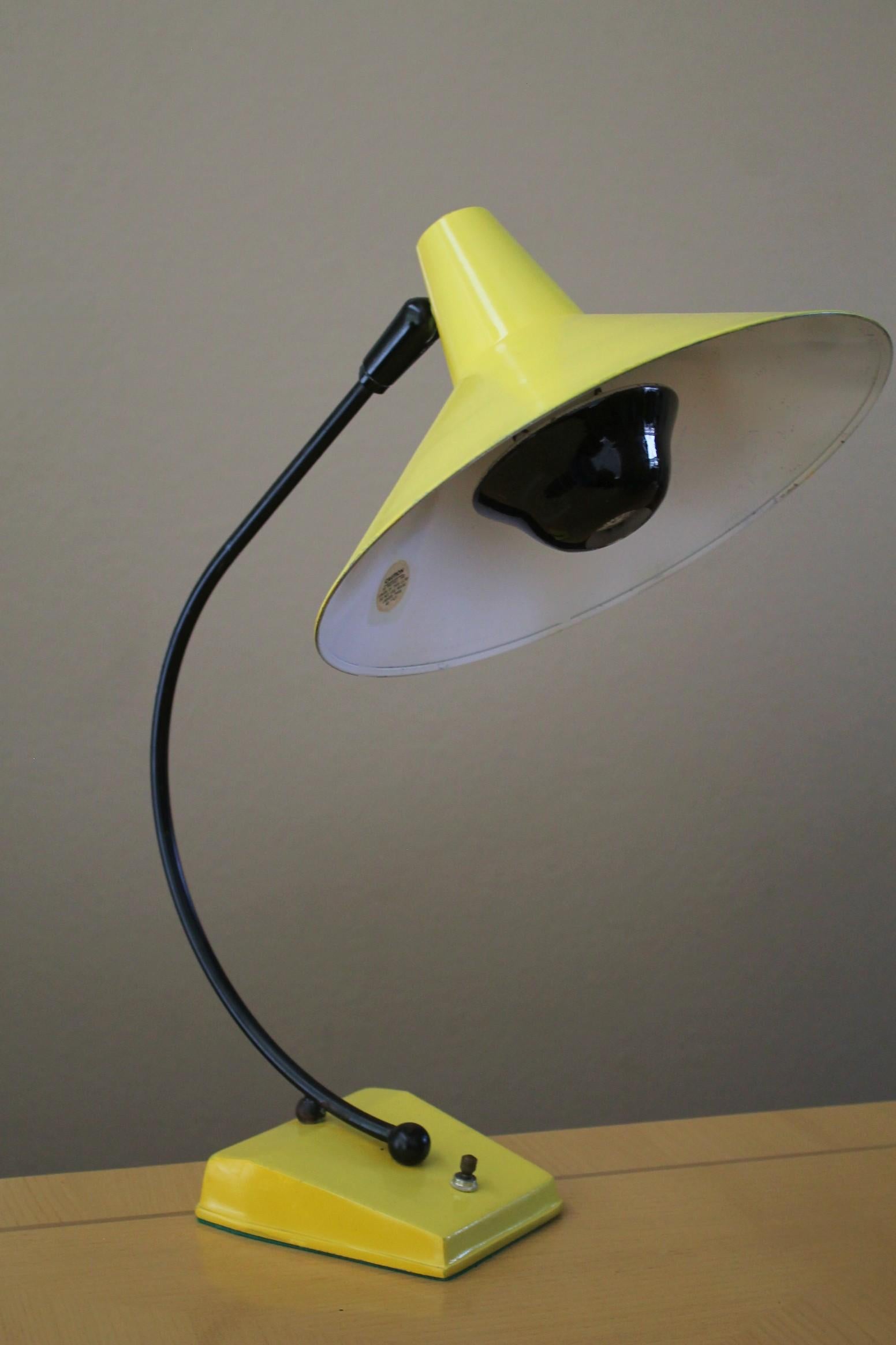 Gino Sarfatti Stilnovo Mid Century Modern Italian Desk Lamp! 1950er Gelb Selten! (Italienisch) im Angebot