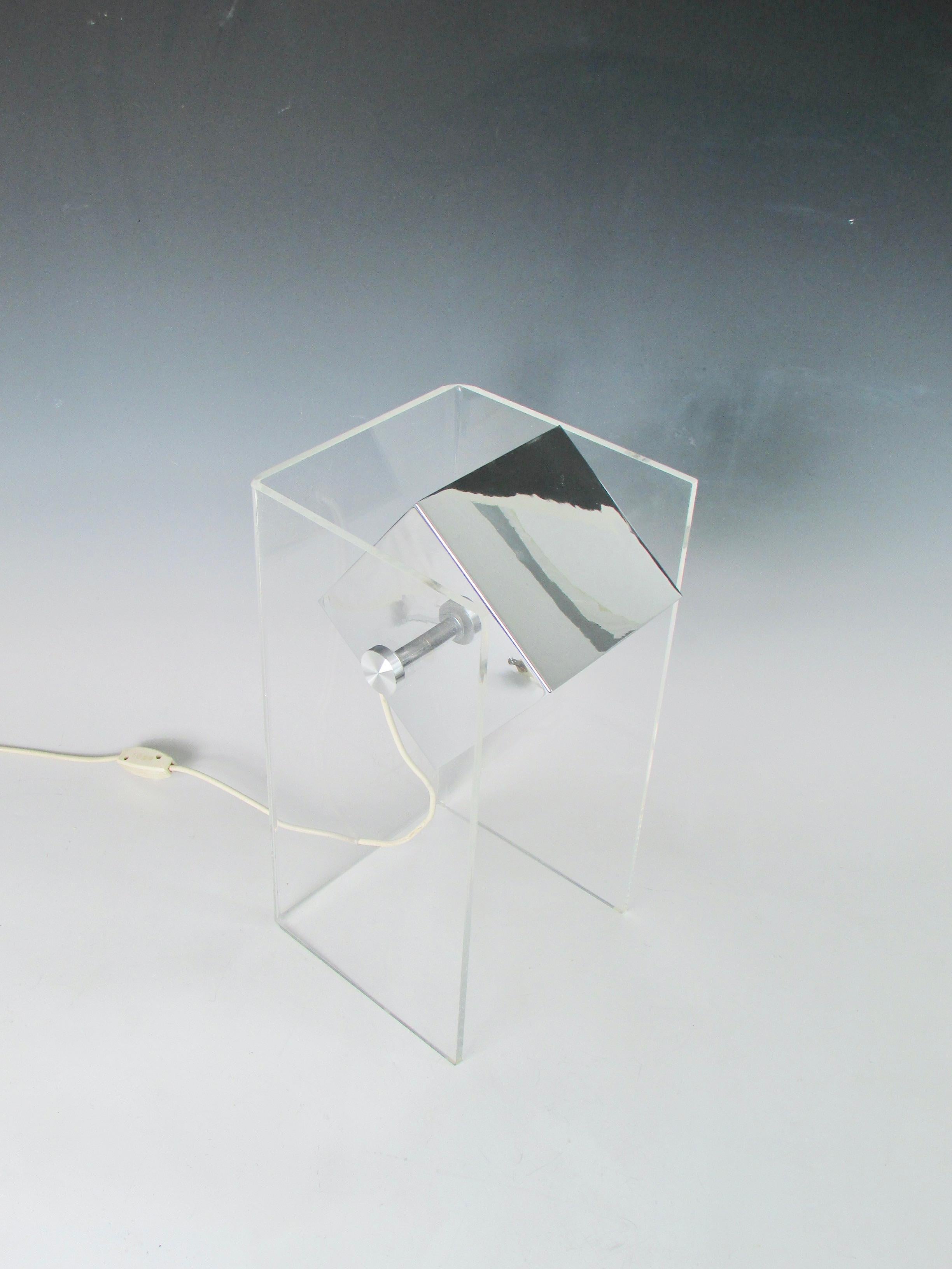 Mid-Century Modern Gino Sarfatti Style Multi Adjustable Lucite Box Table Lamp Table Lamp For Sale