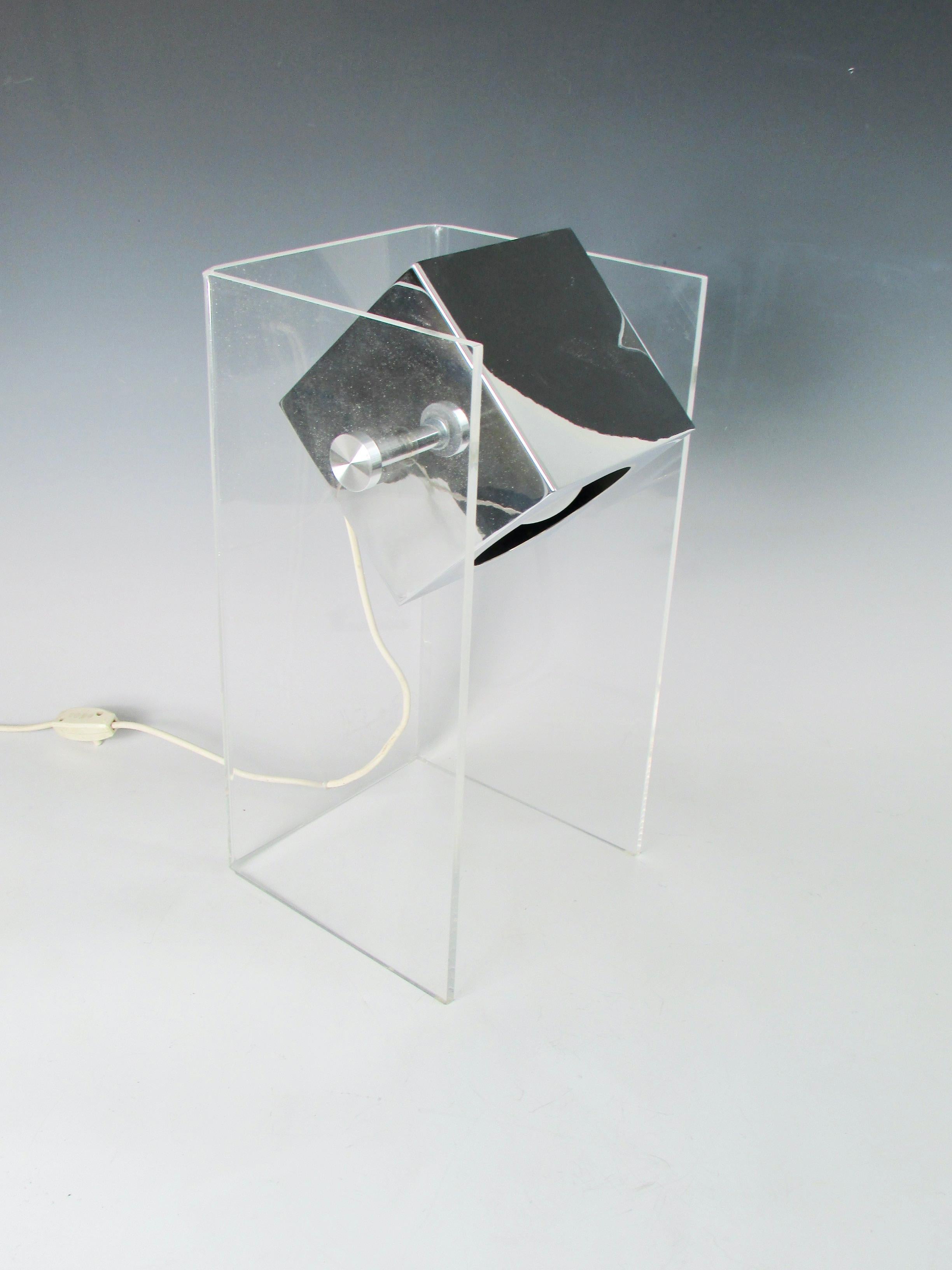 20th Century Gino Sarfatti Style Multi Adjustable Lucite Box Table Lamp Table Lamp For Sale