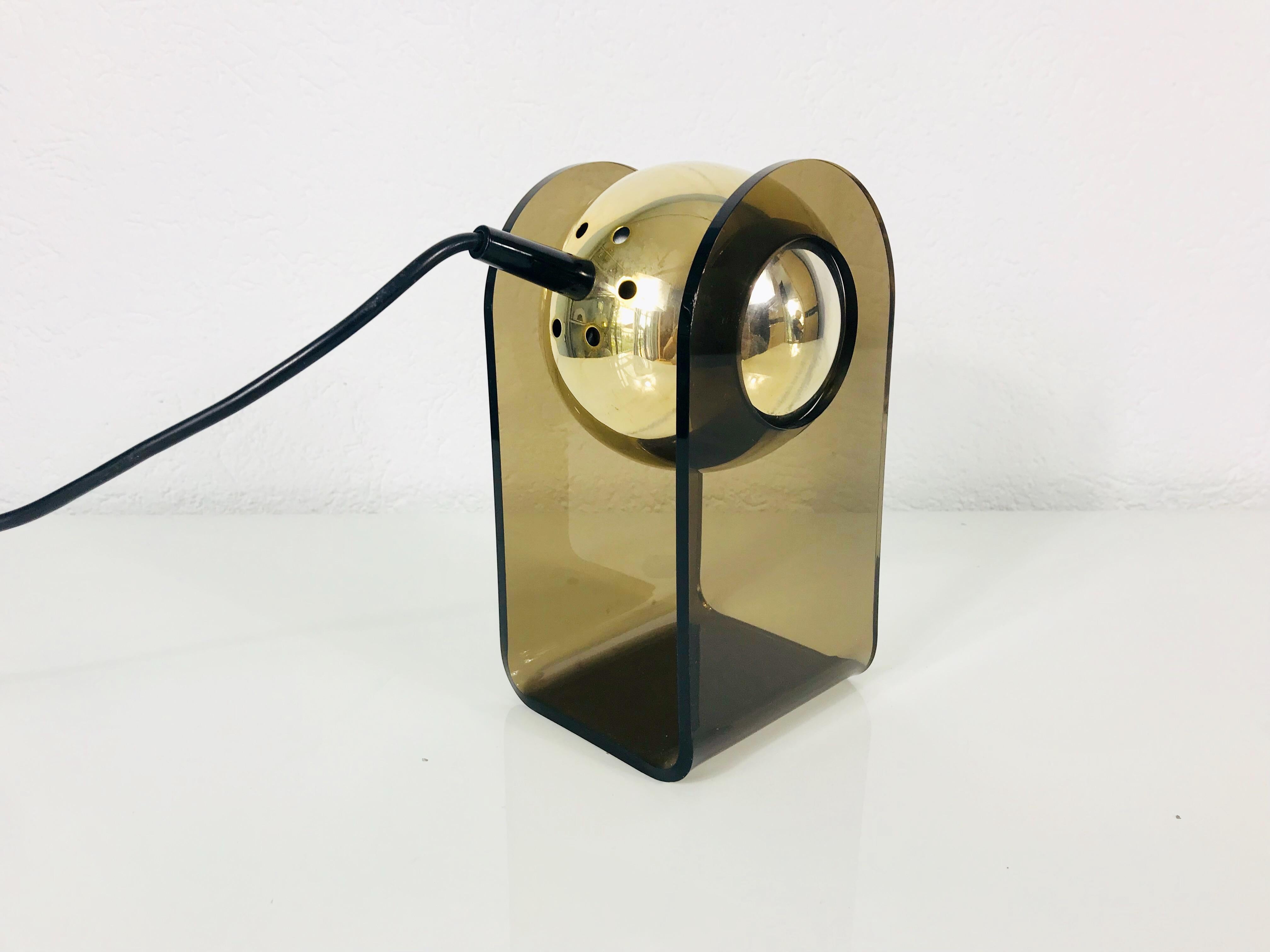 A beautiful midcentury table lamps designed by Gino Sarfatti for Arteluce in 1968. It is fascinating with its beautiful brown shade and plexiglass body. The lamps are in very good vintage condition and work perfectly. The head of the lamp is