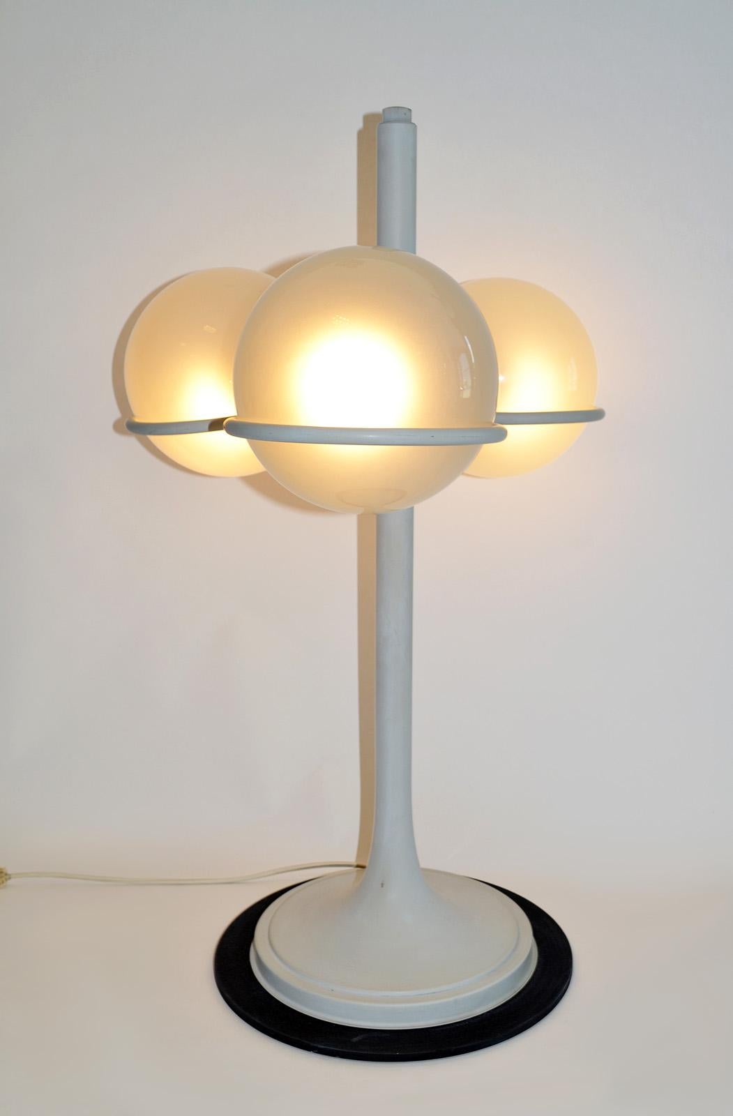 Gino Sarfatti Lámpara de mesa Modelo 543 Arteluce 1965, Italia Moderno de mediados de siglo en venta