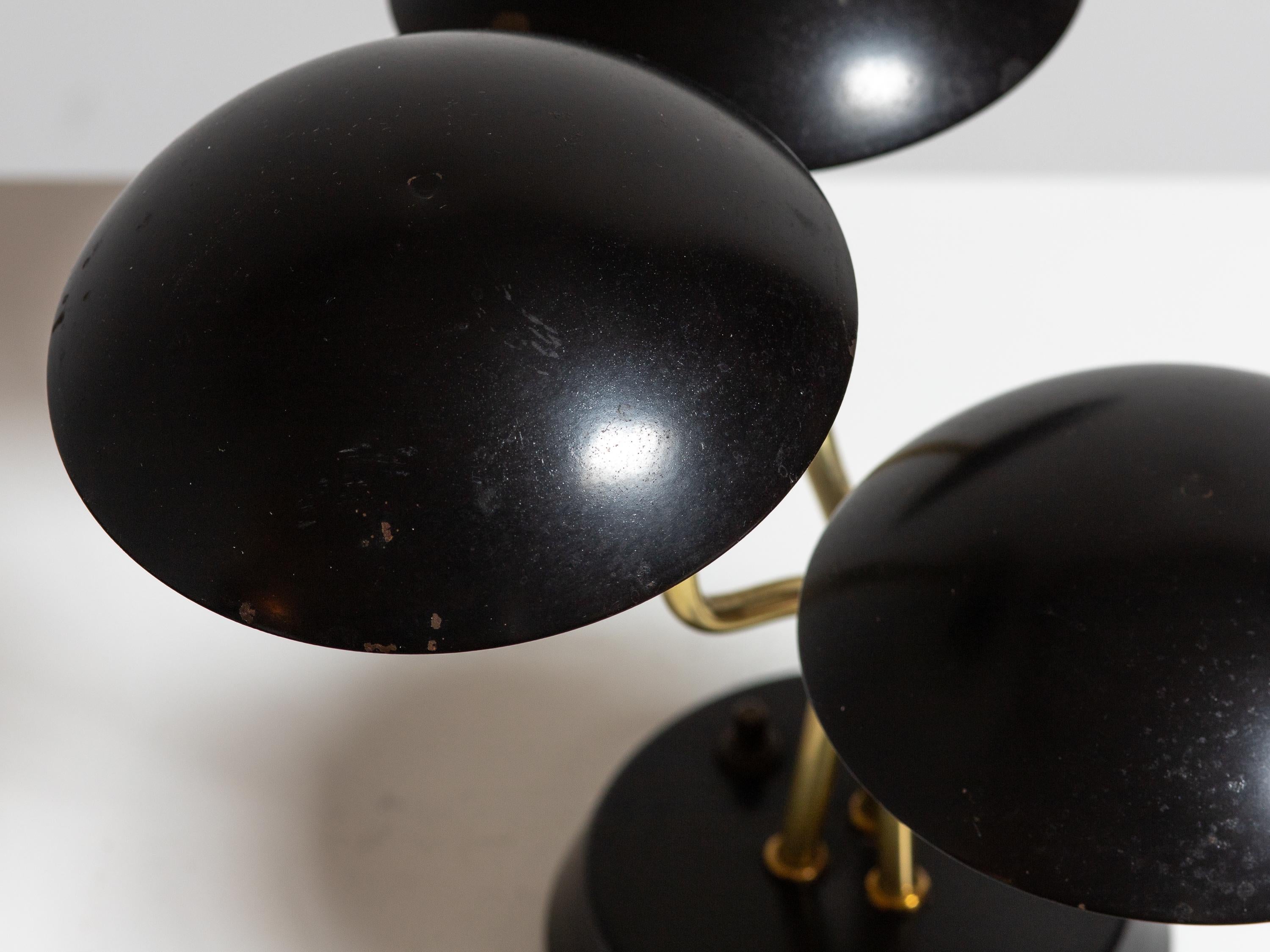 Gino Sarfatti Three Shade Mushroom Lamp in Black and Brass - Pair For Sale 3