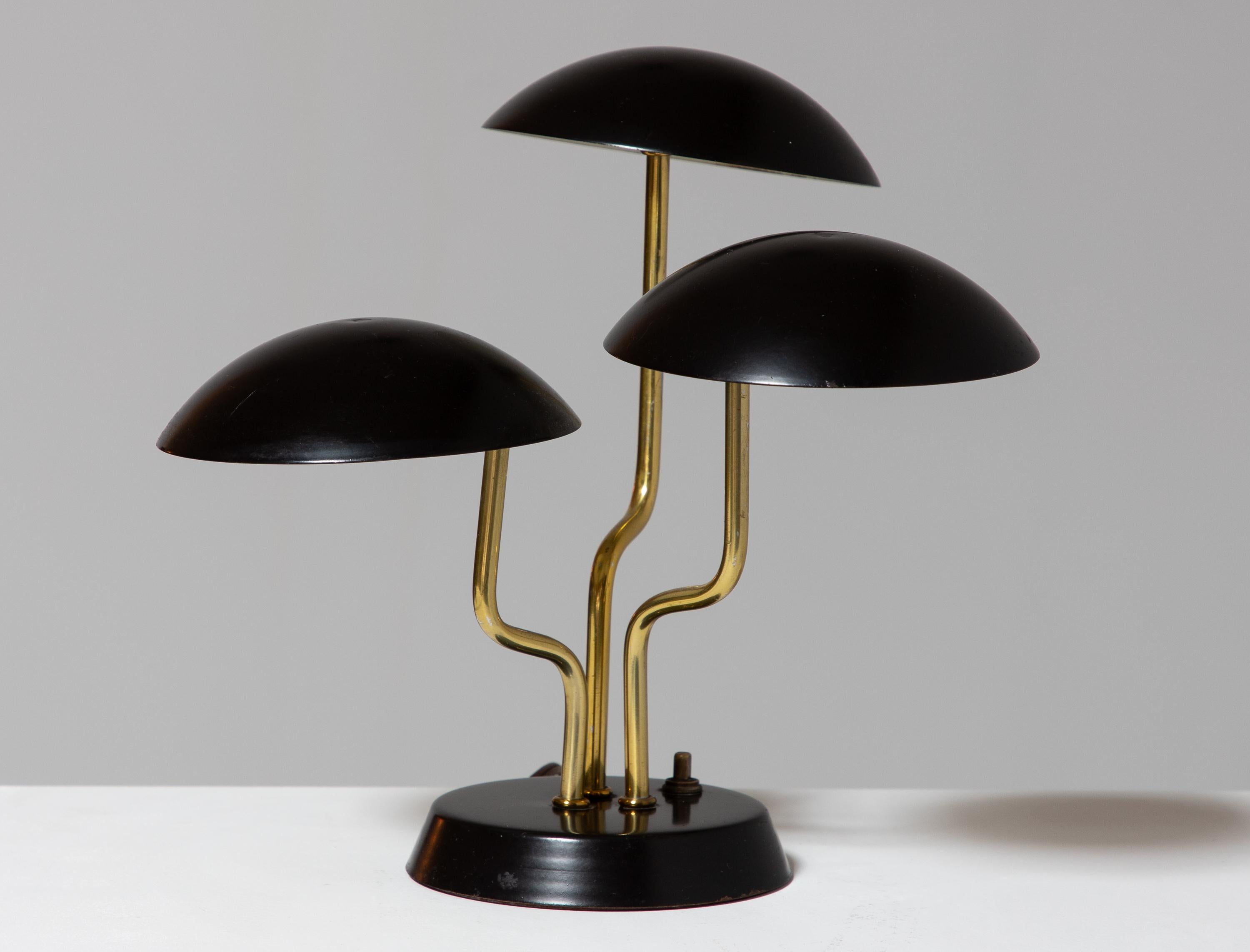 Gino Sarfatti Three Shade Mushroom Lamp in Black and Brass - Pair In Good Condition For Sale In Brooklyn, NY