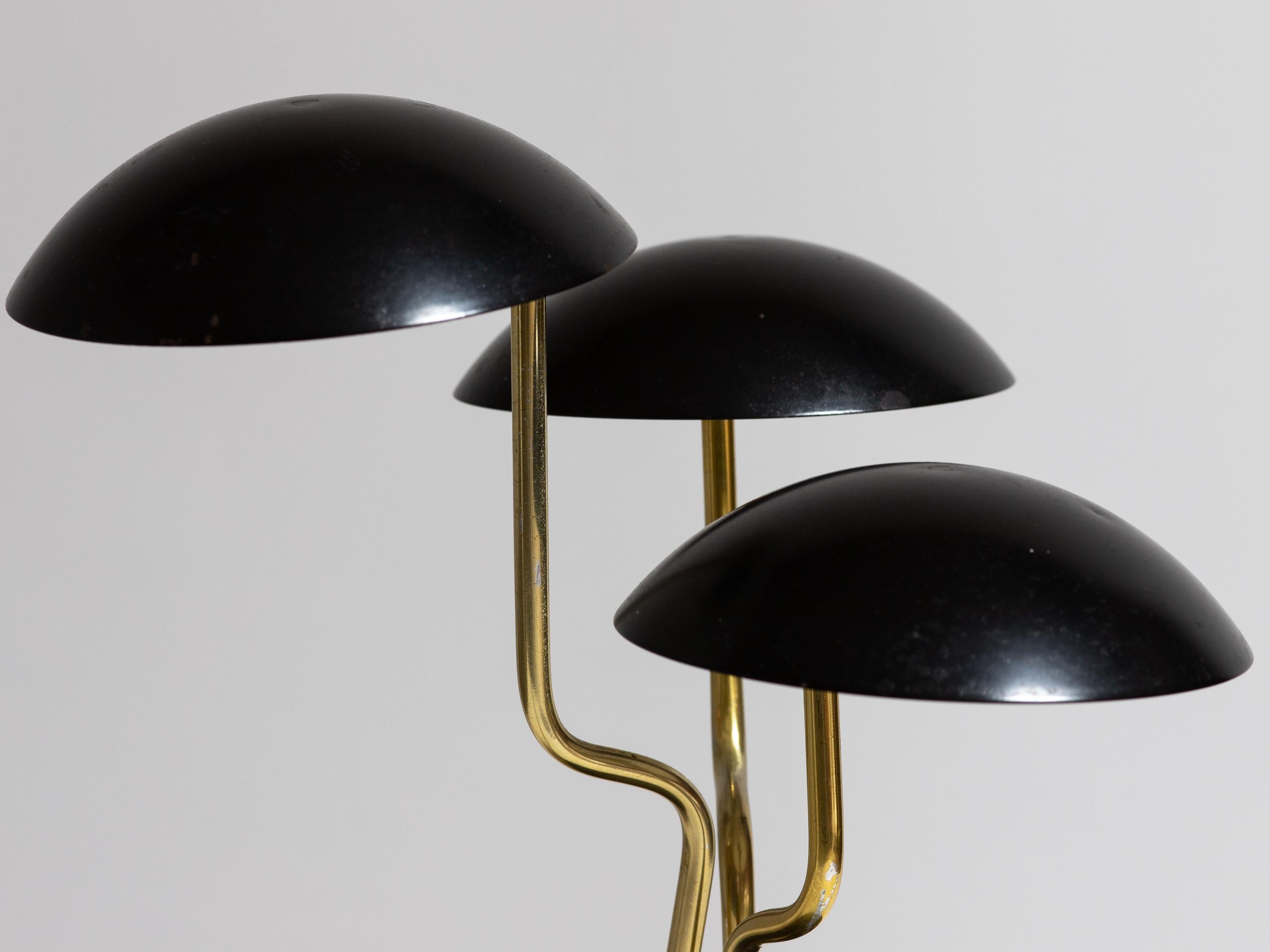 Gino Sarfatti Three Shade Mushroom Lamp in Black and Brass - Pair For Sale 1
