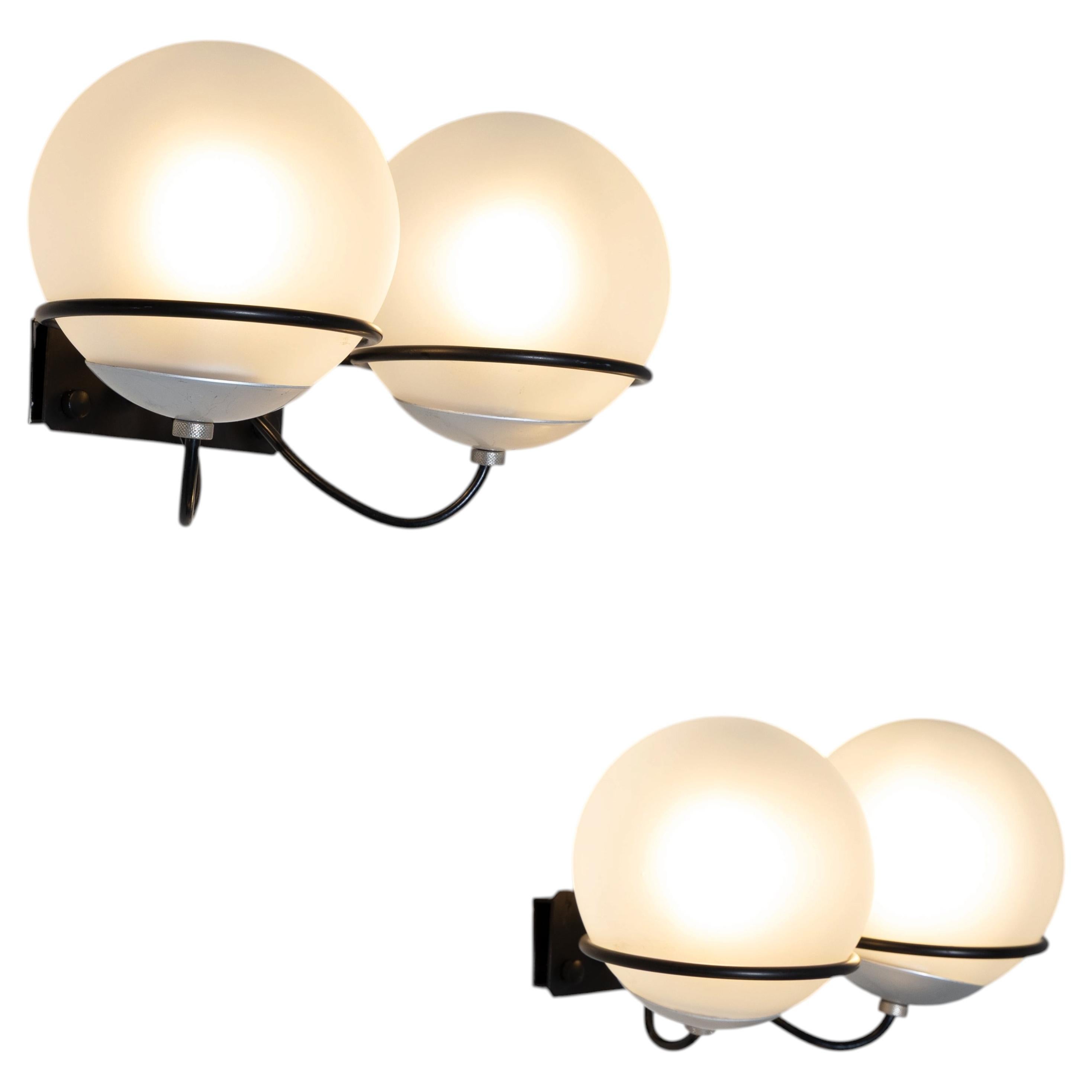 Gino Sarfatti wall lamp Arteluce, small 2-sphere version, 1960, set of 2 For Sale
