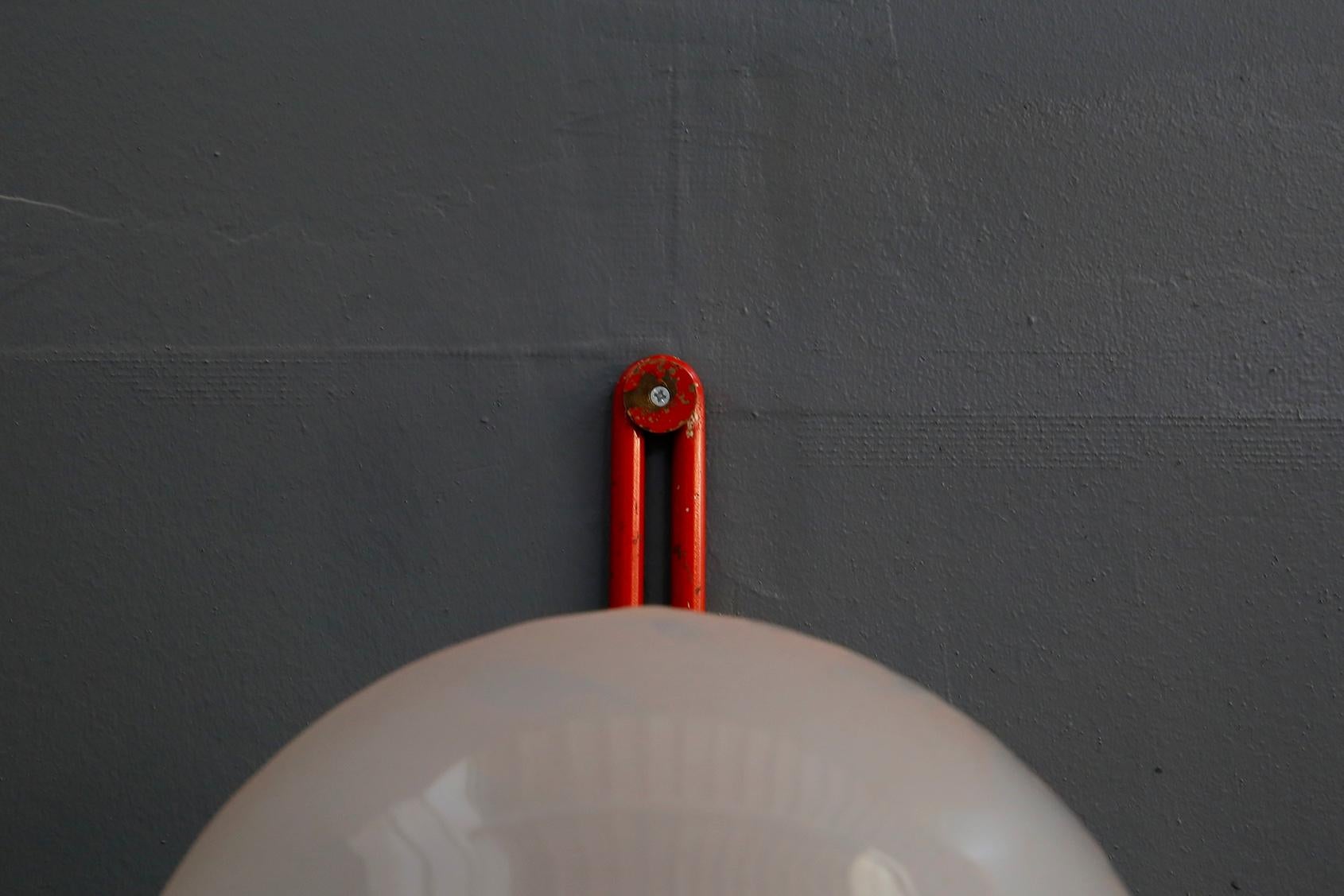 Italian Gino Sarfatti Wall Lamp for Arteluce in Red Aluminium and Glass, Published 1950s