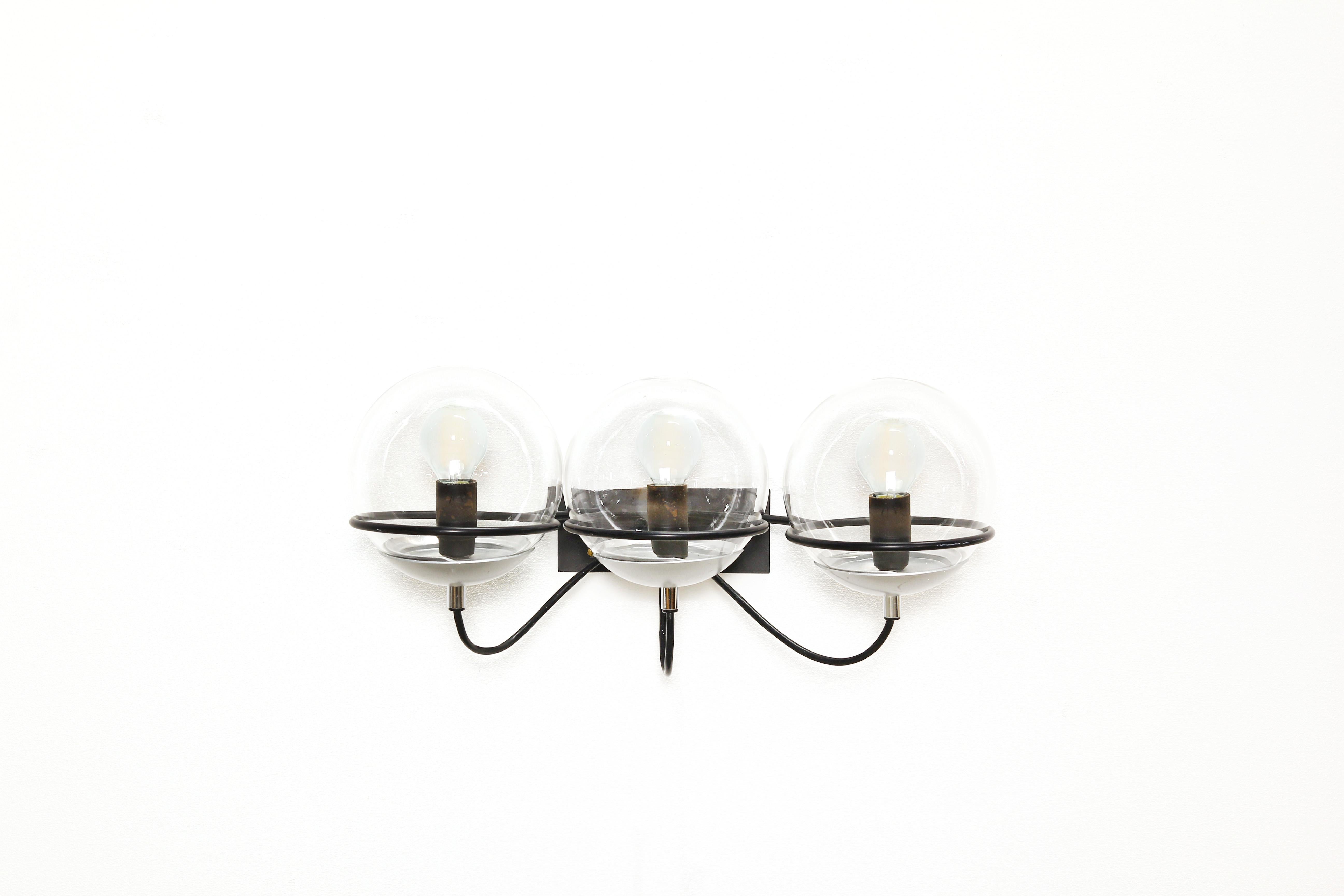 Very beautiful wall lamp with 3 glass balls designed by Gino Sarfatti and produced by Arteluce in the 1960s.
In original and very good condition. Two wall lamps are available. The price is for one.