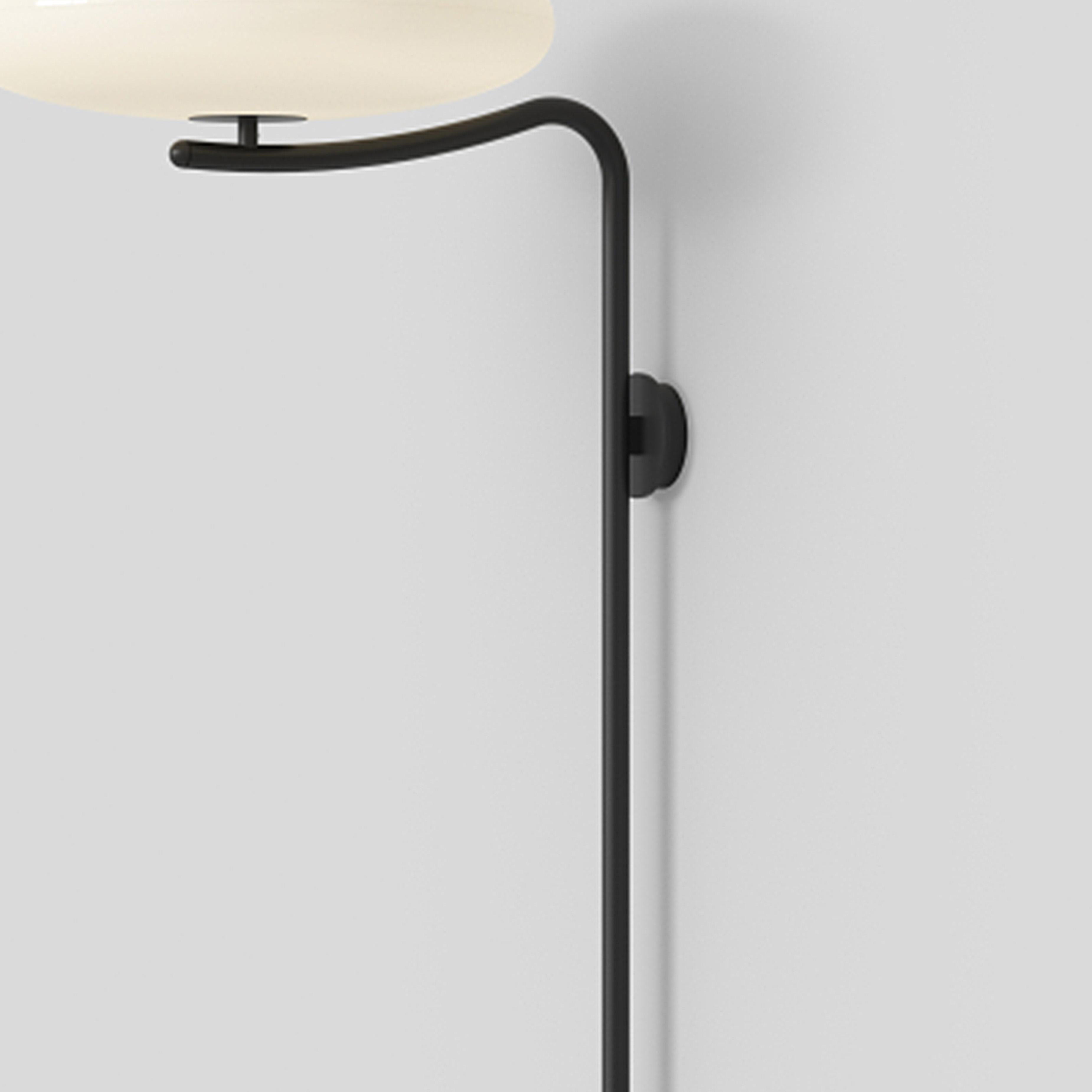Italian Gino Sarfatti Wall Lamp Model 2065 White Diffuser, Black Hardware
