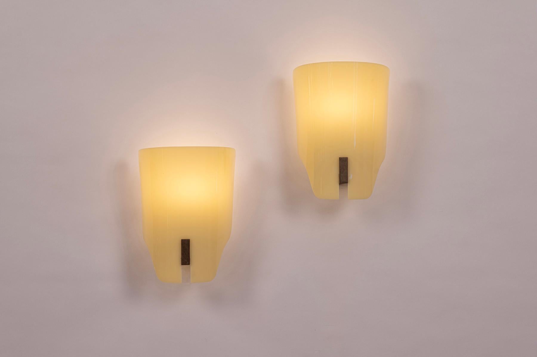 Mid-Century Modern Gino Sarfatti wall lights For Sale