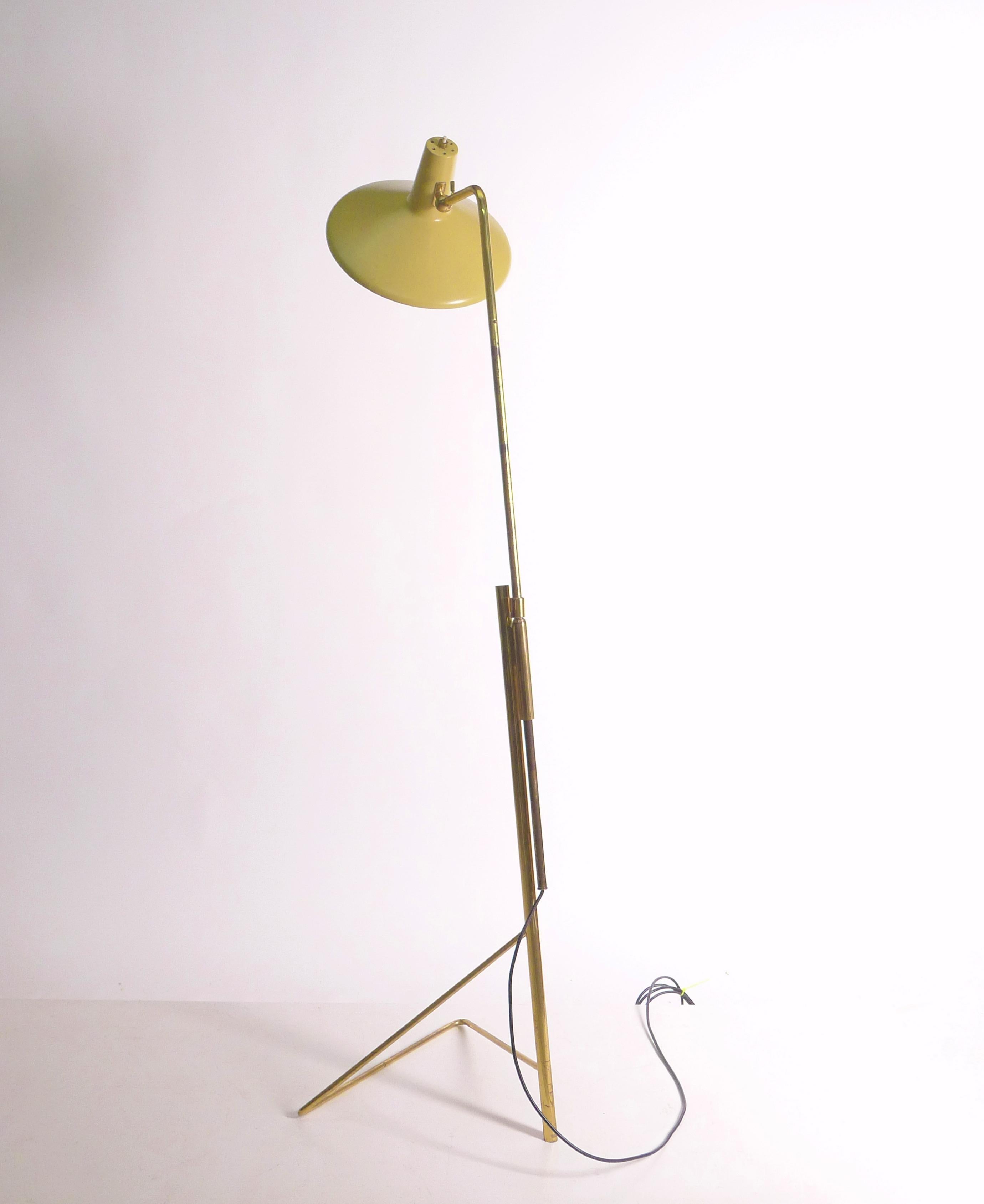 Gino Sarfatti, Lampada da terra telescopica gialla, modello 1045, design 1948, Arteluce in vendita 5