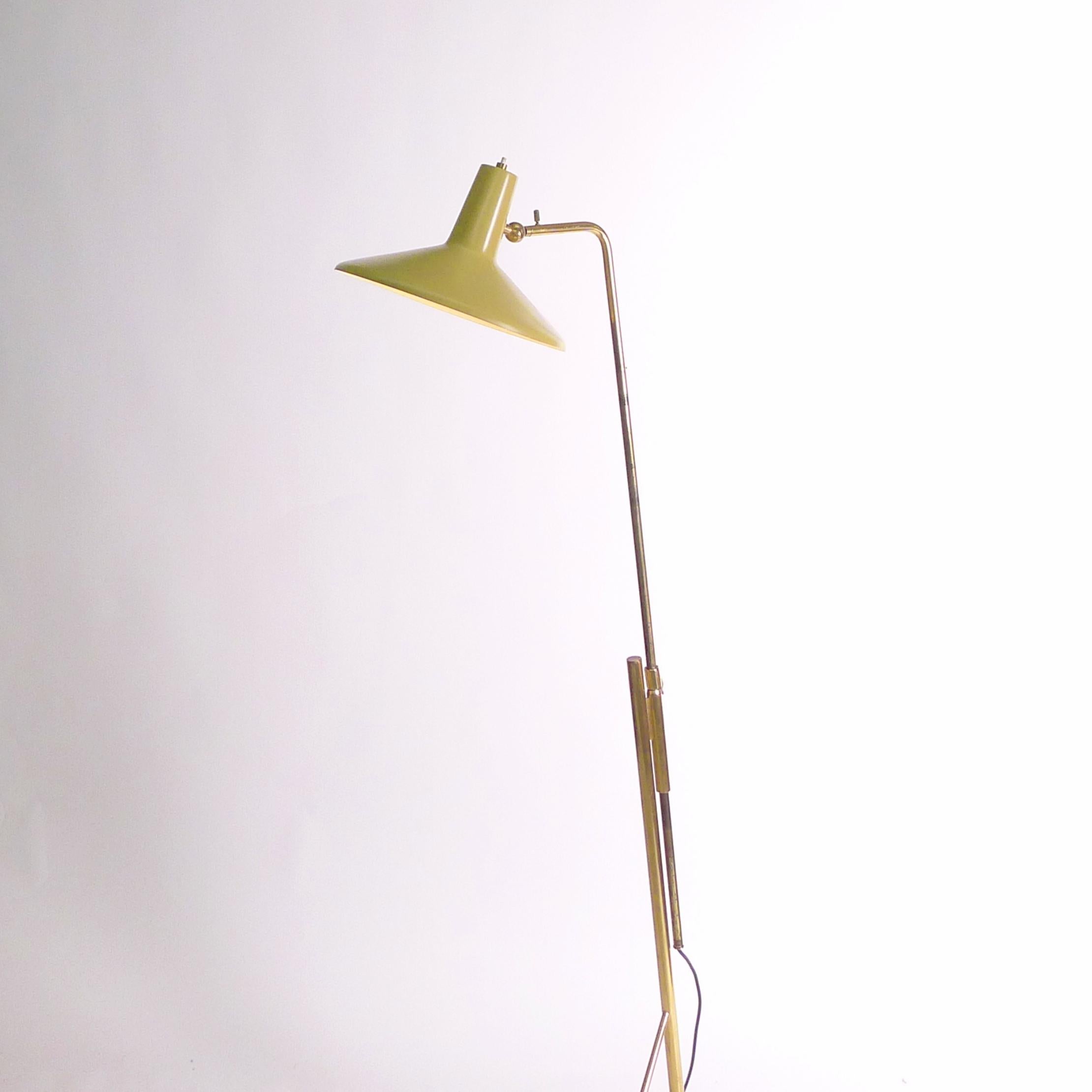 Italiano Gino Sarfatti, Lampada da terra telescopica gialla, modello 1045, design 1948, Arteluce in vendita