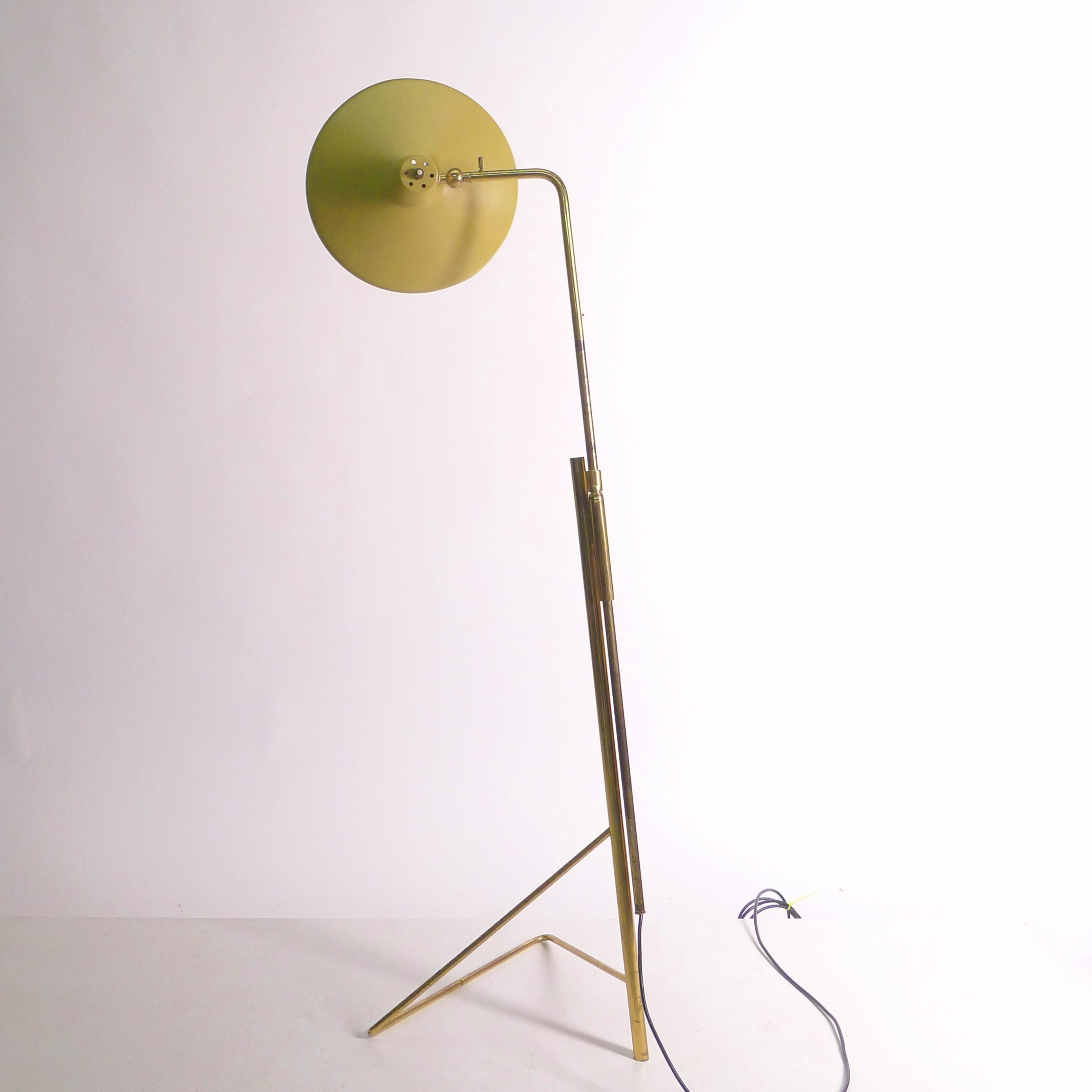 Gino Sarfatti, Lampada da terra telescopica gialla, modello 1045, design 1948, Arteluce in vendita 1