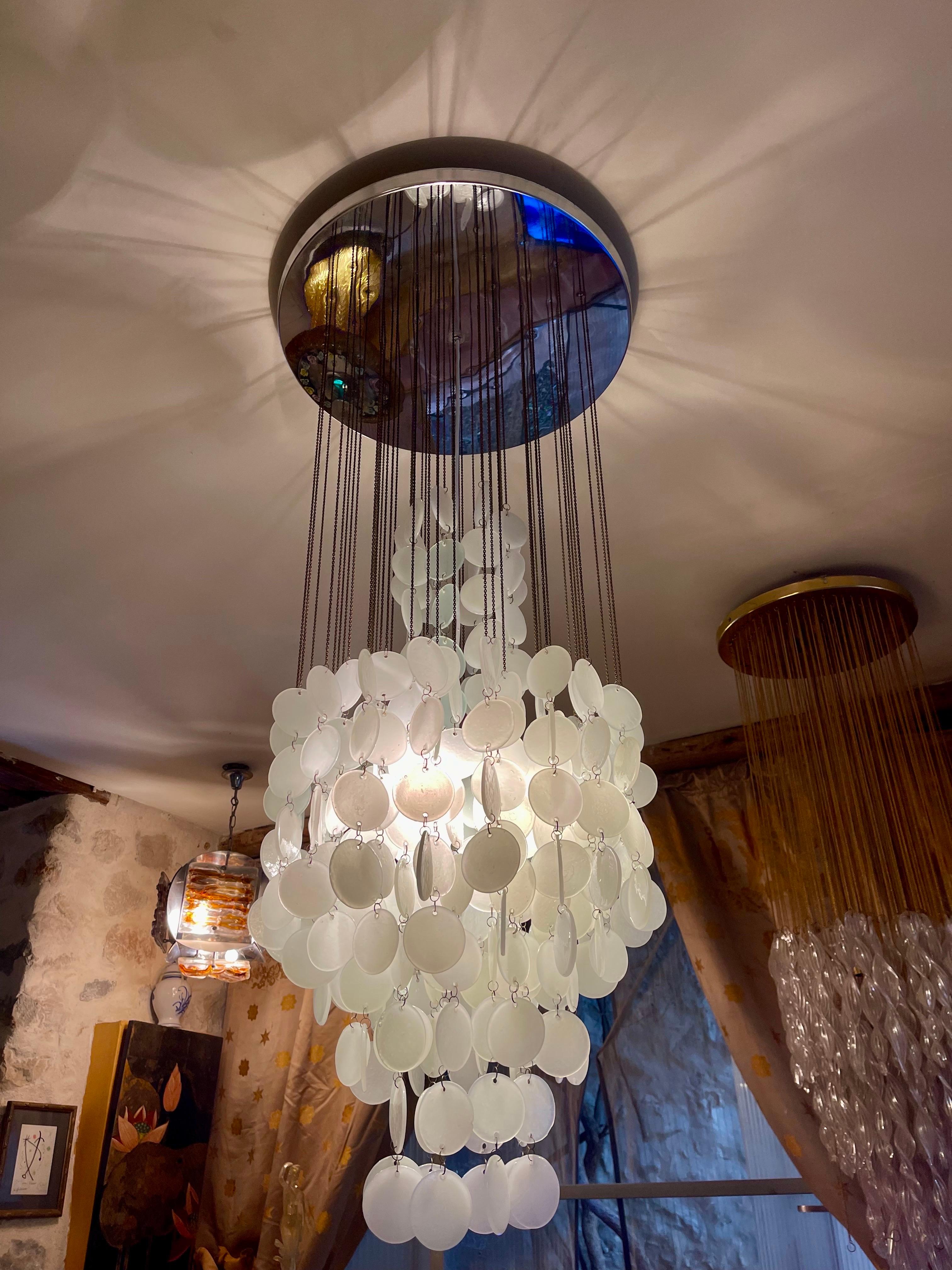 Free shipping
Buying a Gino Vistosi chandelier is a great choice because:
• They feature exquisite Murano glass craftsmanship, often hand-blown, which adds unique artistry and elegance to any space 1
2 5.
• Their designs are iconic vintage Italian