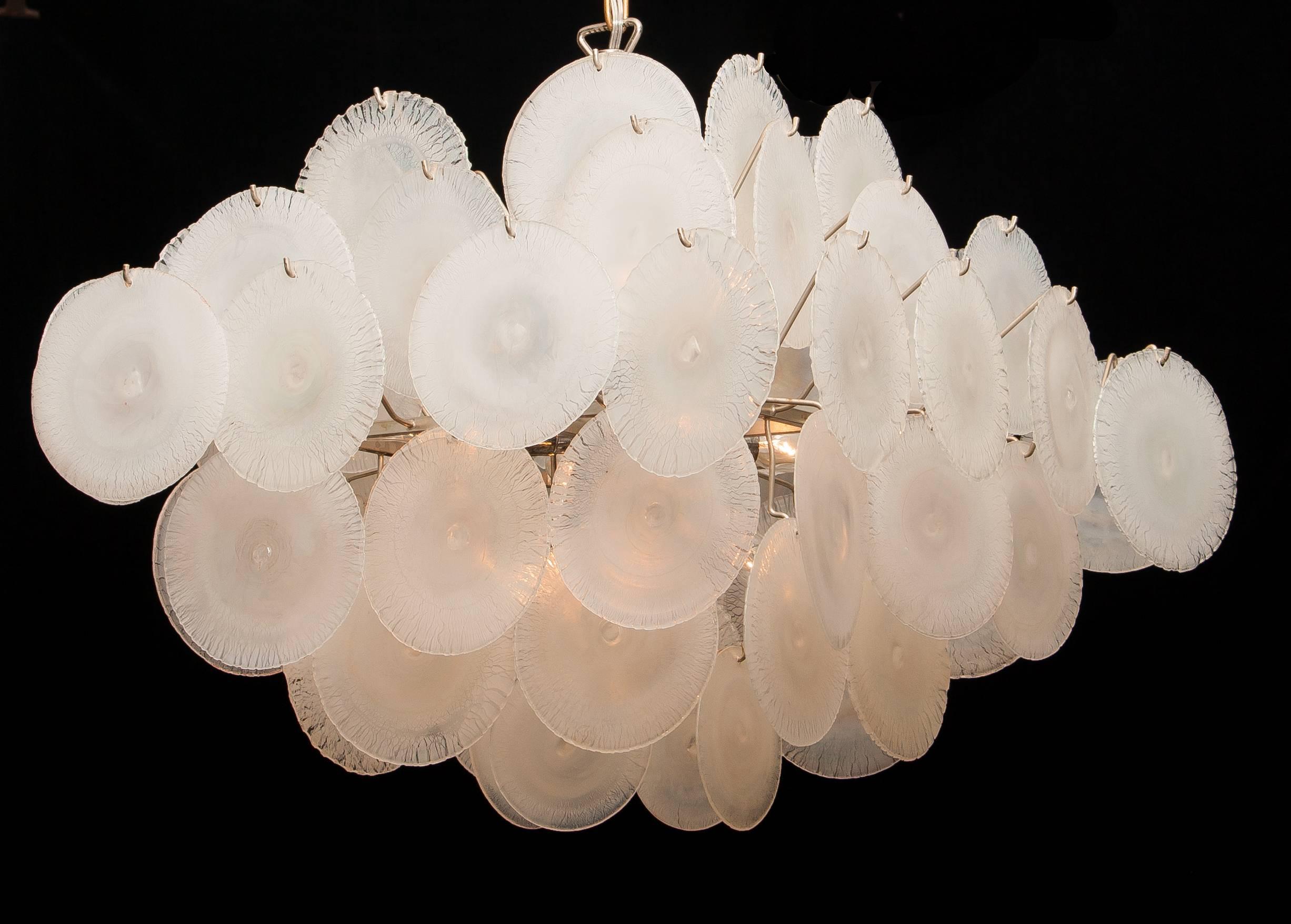 Gino Vistosi Chandelier with White or Pearl Murano Crystal Discs In Good Condition In Silvolde, Gelderland