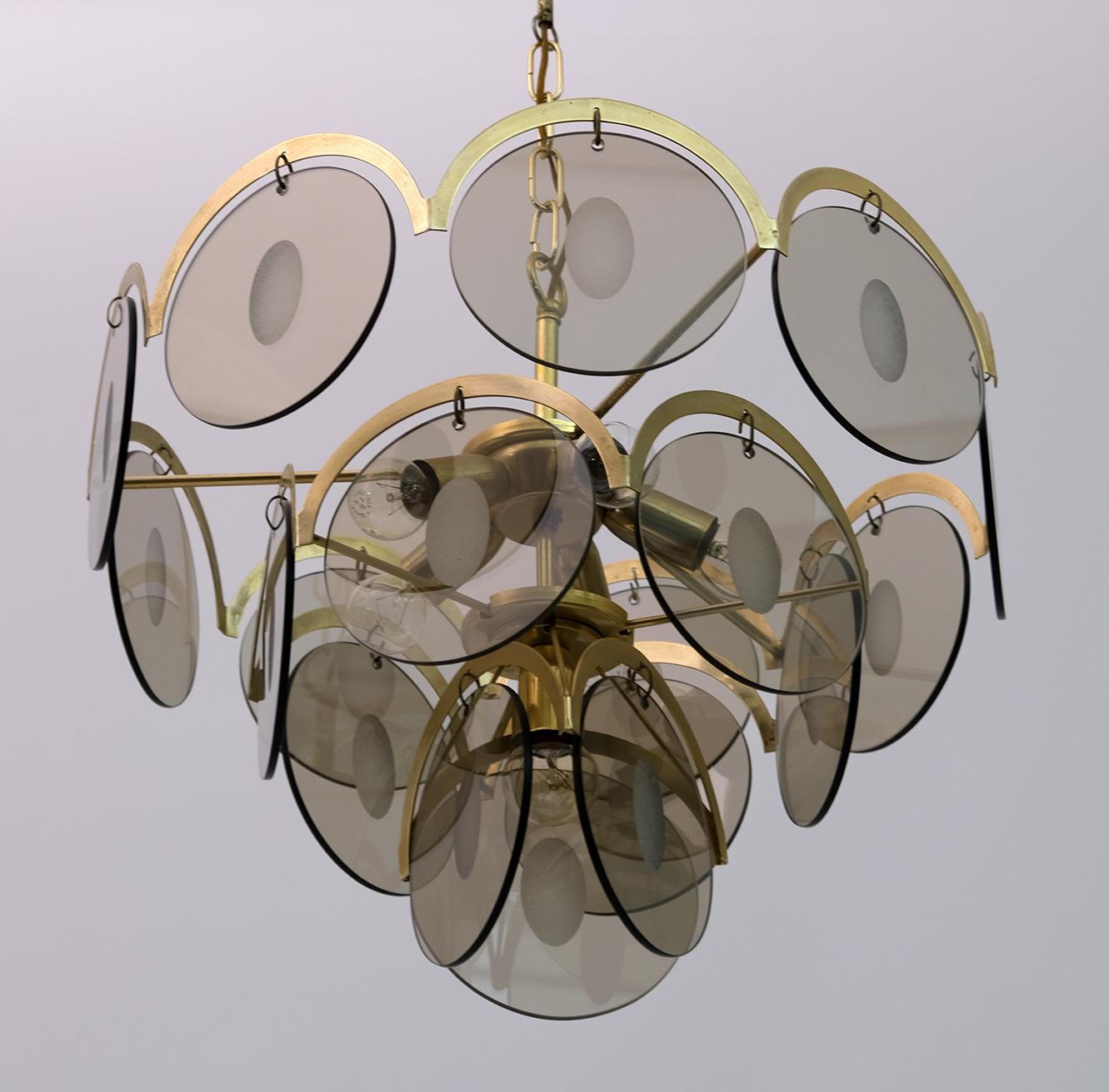 Late 20th Century Gino Vistosi Mid-Century Modern Amber Glass and Brass Chandelier, 1970s For Sale