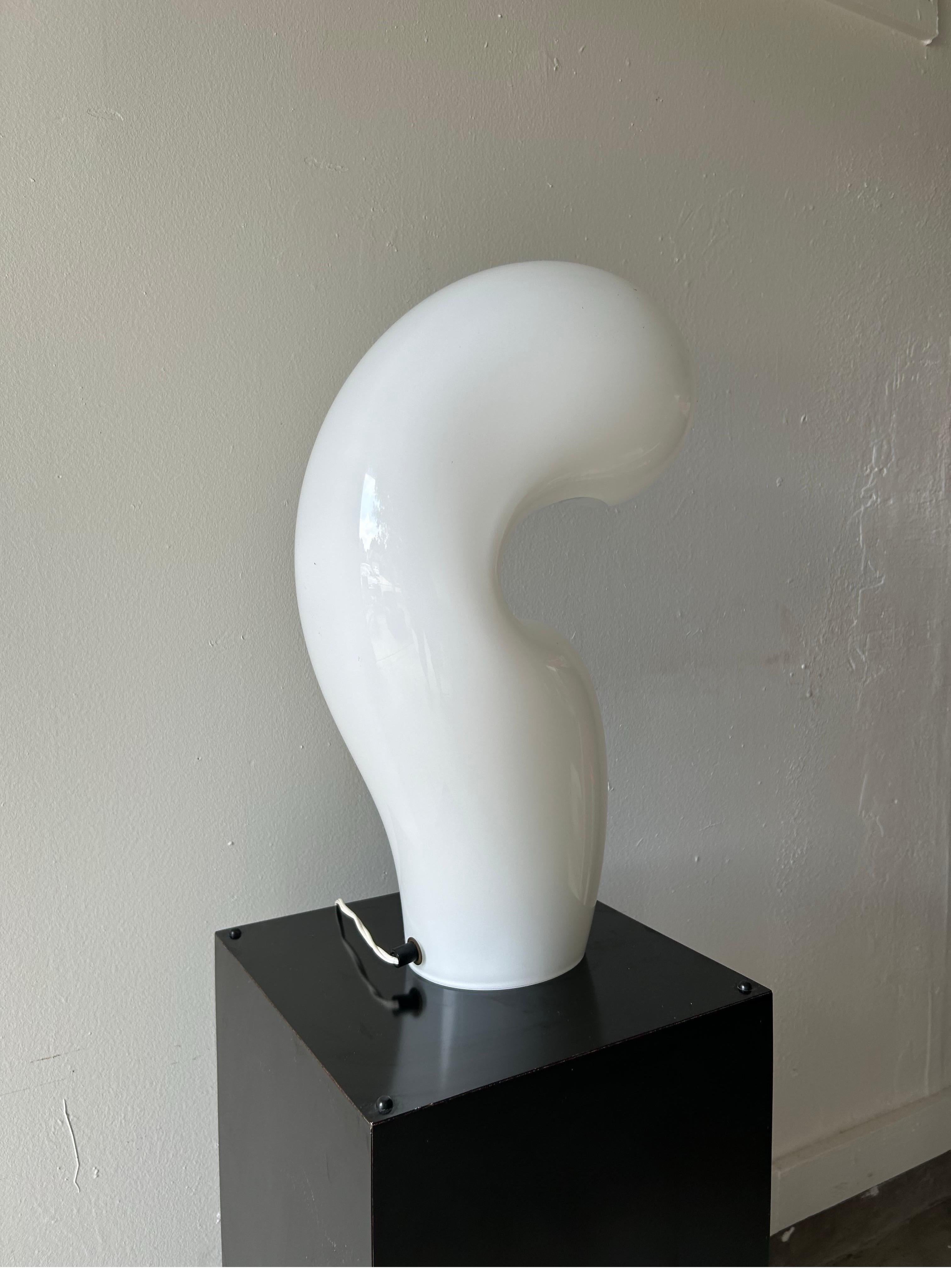 italien Gino Vistosi Lampe de table en verre de Murano blanc d'époque en vente