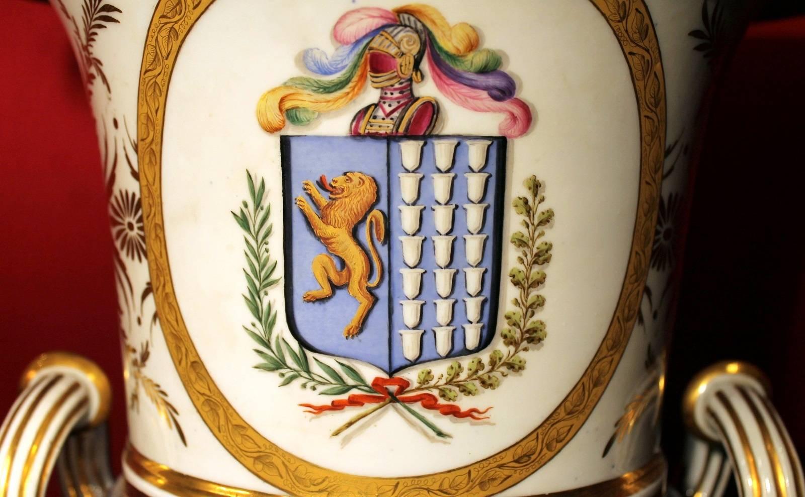 Italian 19th Century Ginori Glazed and Parcel Gilt Porcelain Armorial Vase  For Sale 5