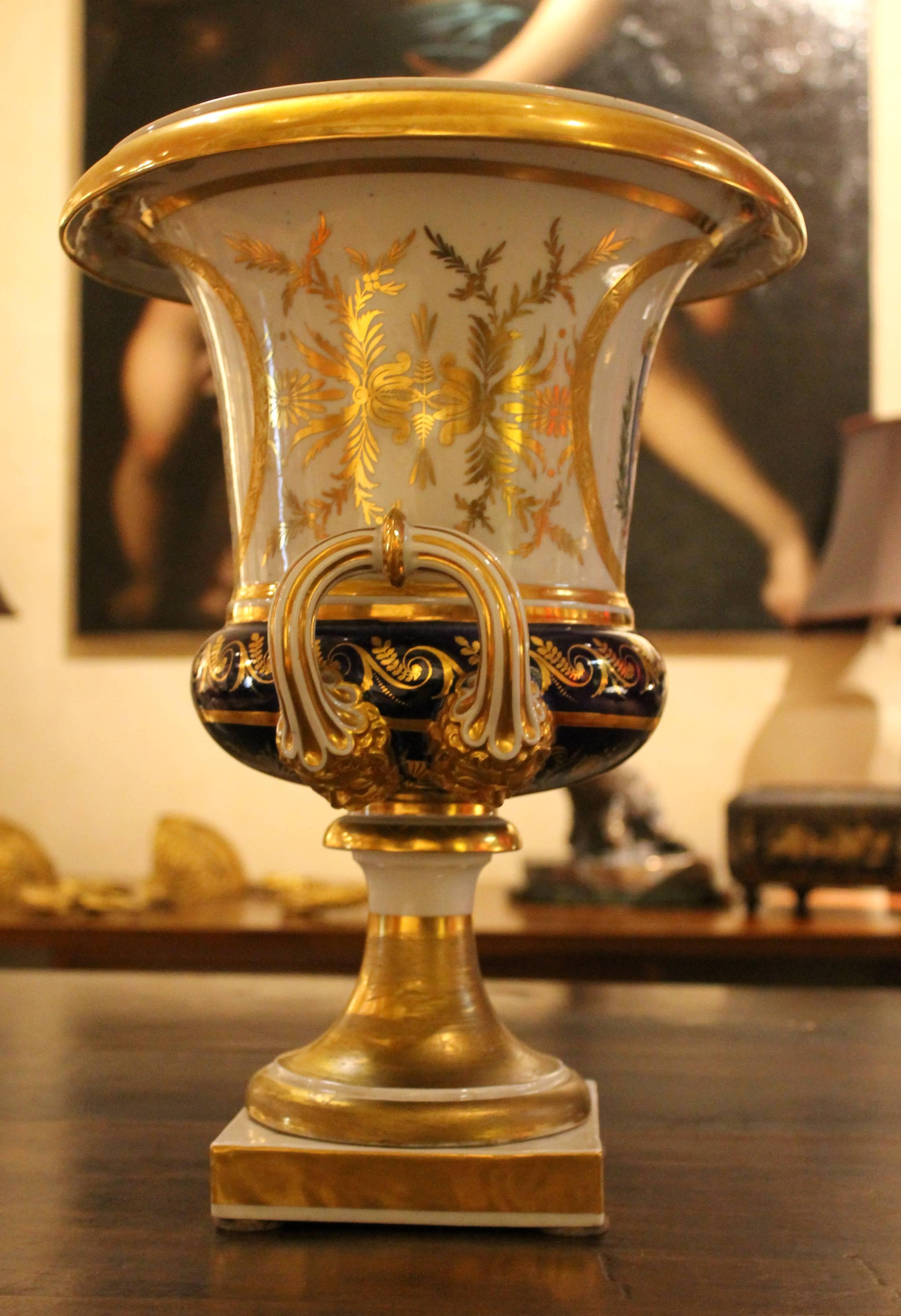 Italian 19th Century Ginori Glazed and Parcel Gilt Porcelain Armorial Vase  For Sale 7