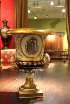 Vase armorié italien du 19ème siècle, émaillé Ginori et partiellement doré