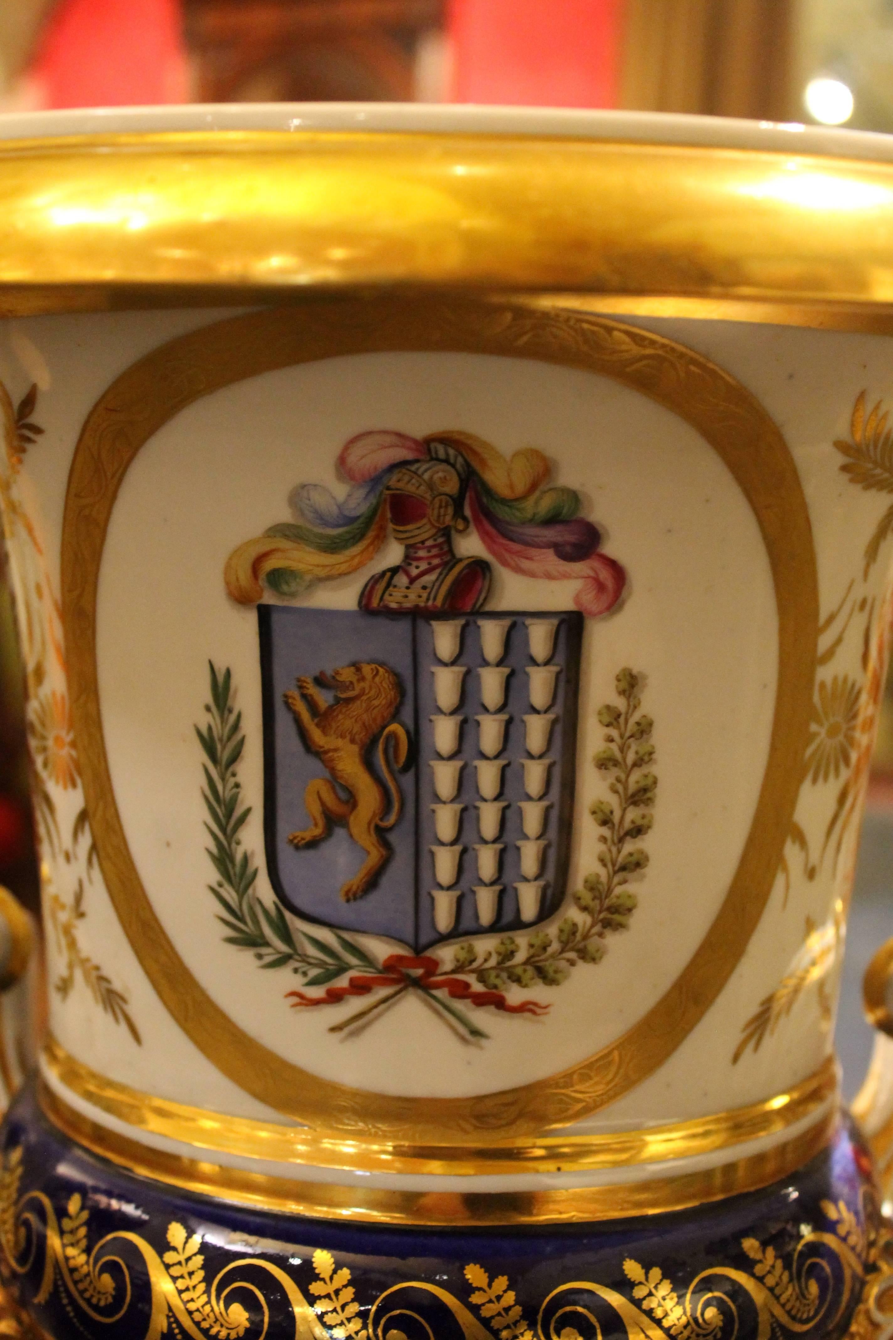 Neoclassico Vaso armoriale in porcellana Ginori del XIX secolo, smaltato e dorato a pacco in vendita