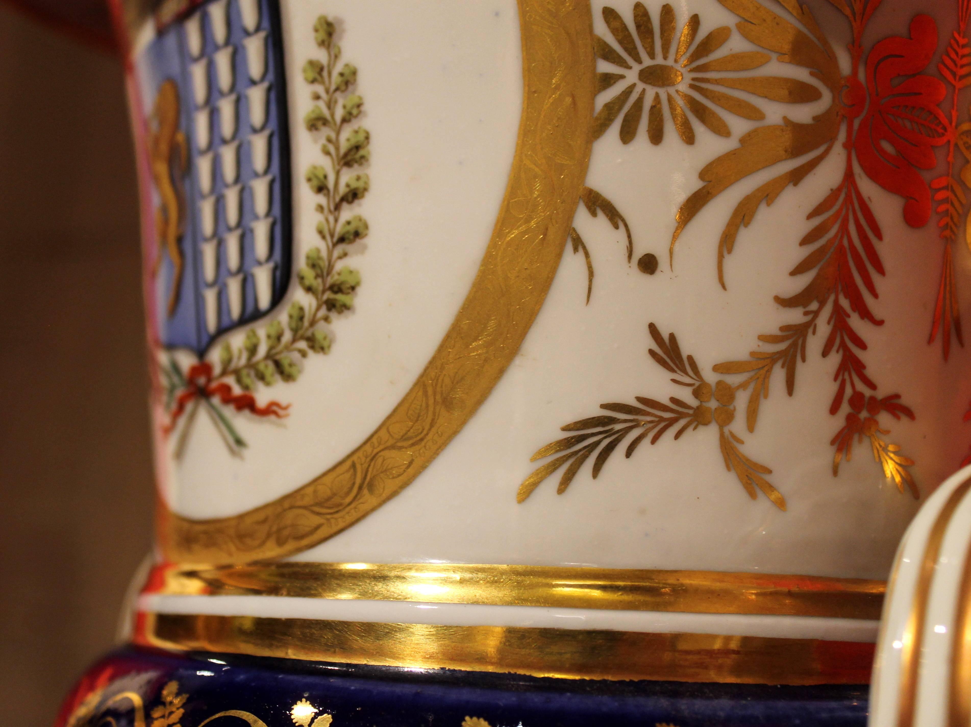 Italian 19th Century Ginori Glazed and Parcel Gilt Porcelain Armorial Vase  For Sale 3