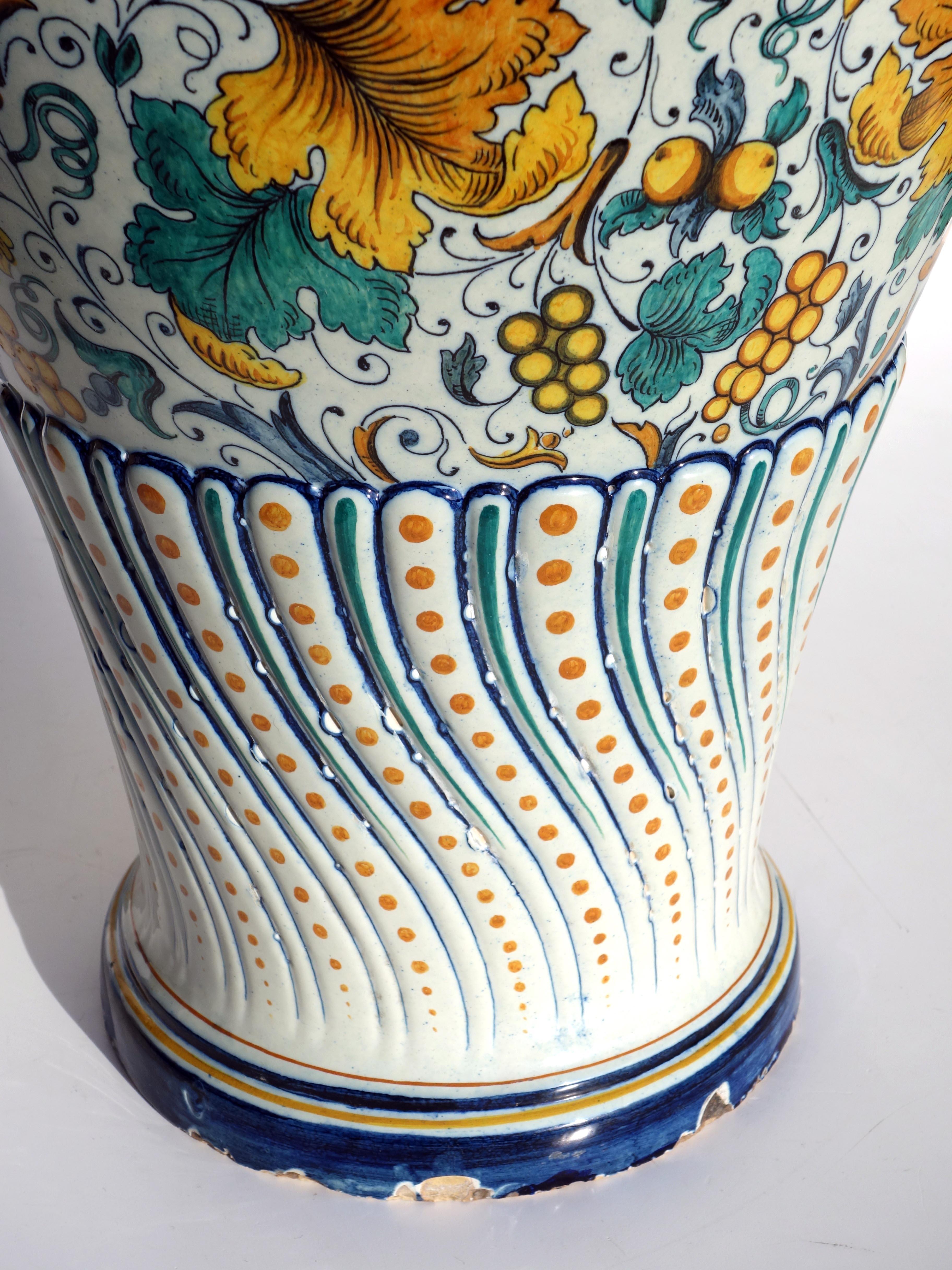 XIXe siècle Ginori, grand vase en majolique de style Renaissance italienne du 19ème siècle en vente