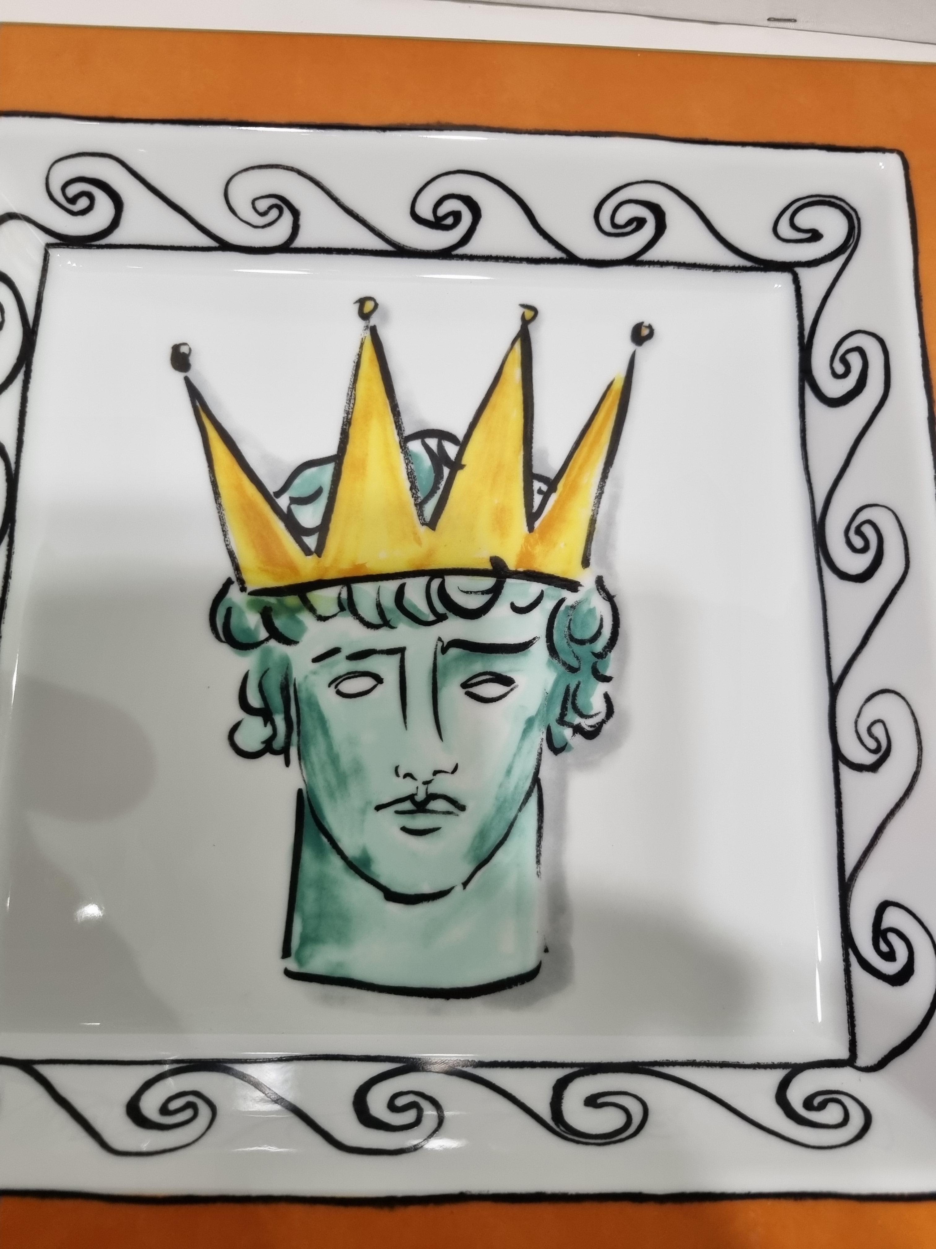 Square porcelain change tray in Rock Orange from the Il viaggio di Nettuno collection. A cheerful piece of home décor, 24.5 cm in diameter, where you can deposit your keys, loose change and all of those other easy-to-lose objects that have nowhere
