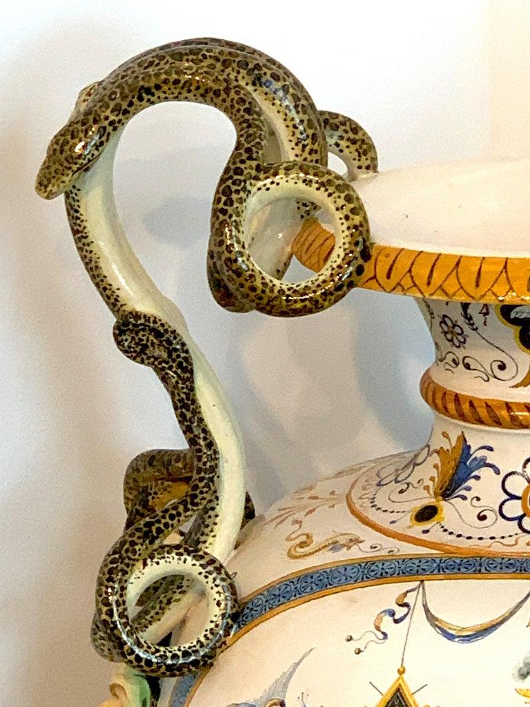 Vaso con manico di serpente allegorico in maiolica Ginori in vendita 3