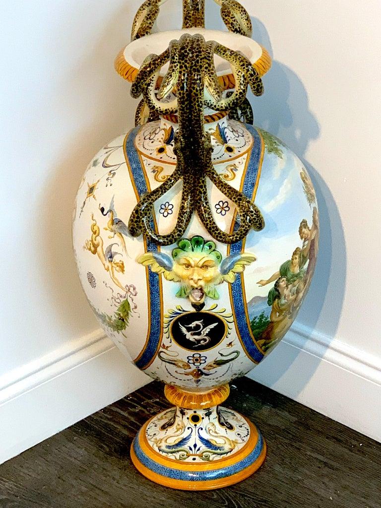 Vaso con manico di serpente allegorico in maiolica Ginori in vendita 4