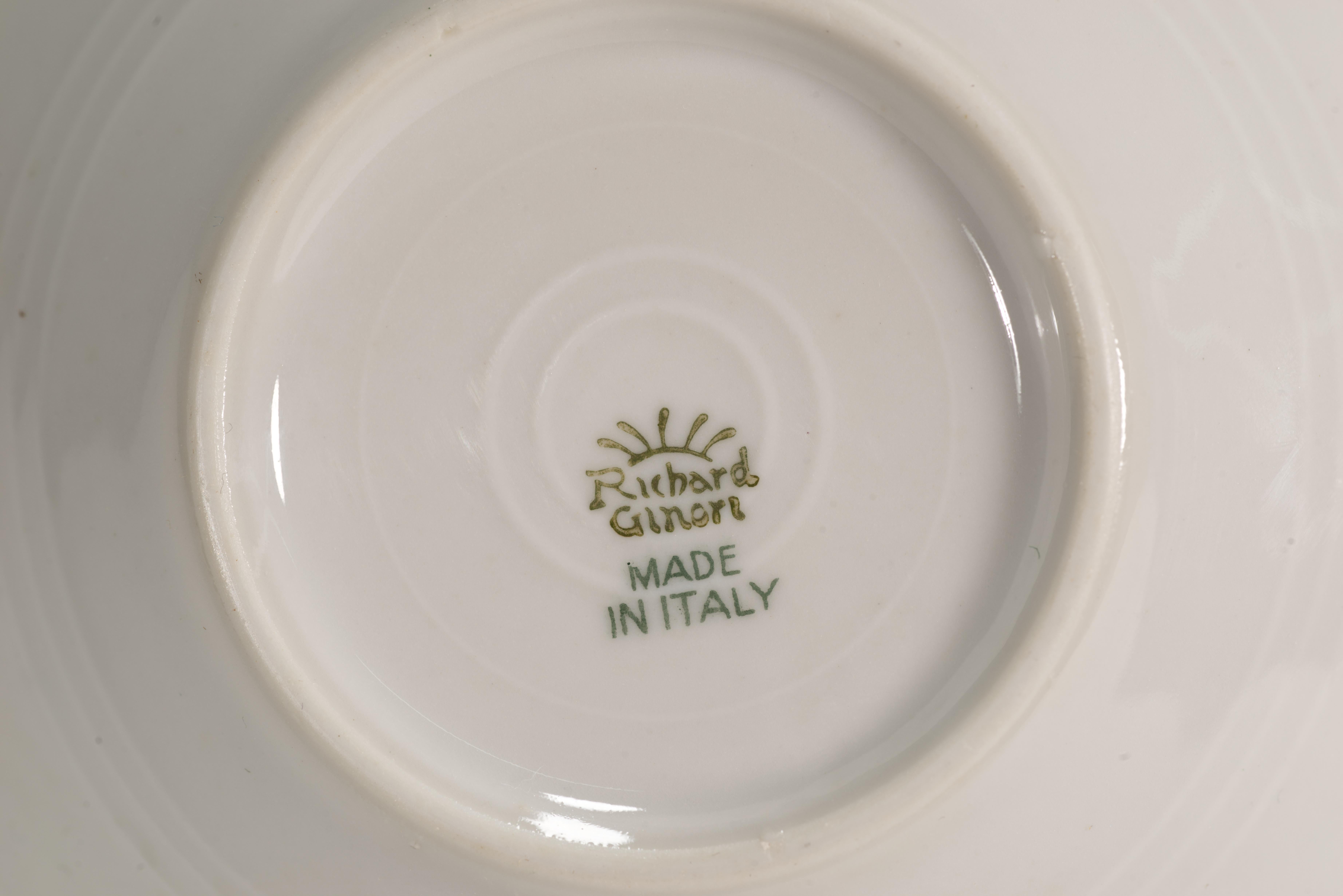 Juego de taza y platillo de café expreso de porcelana Ginori, motivo renacentista, Italia Años 50 Glaseado en venta