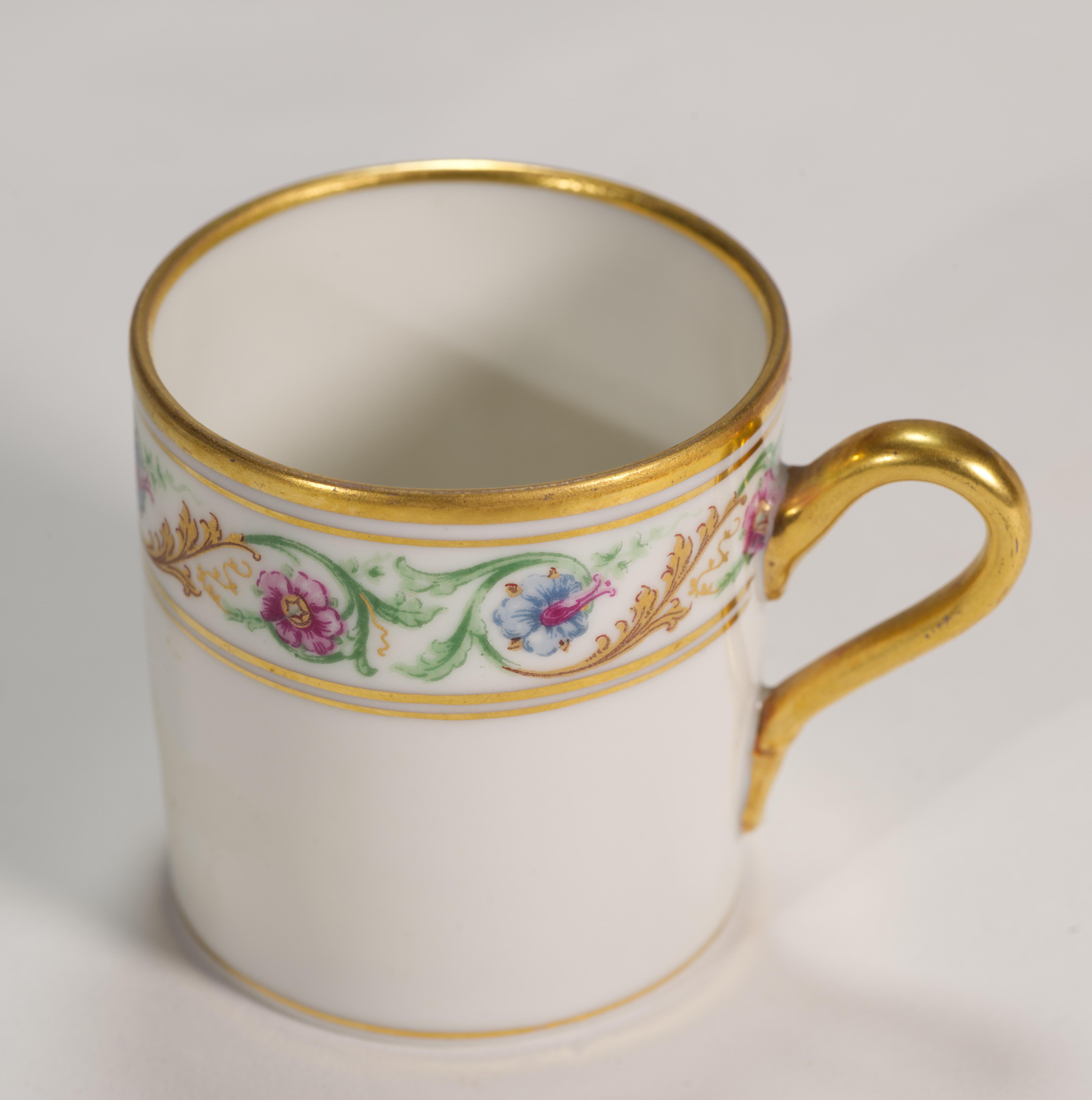 Juego de taza y platillo de café expreso de porcelana Ginori, motivo renacentista, Italia Años 50 en Bueno estado para la venta en Clifton Springs, NY